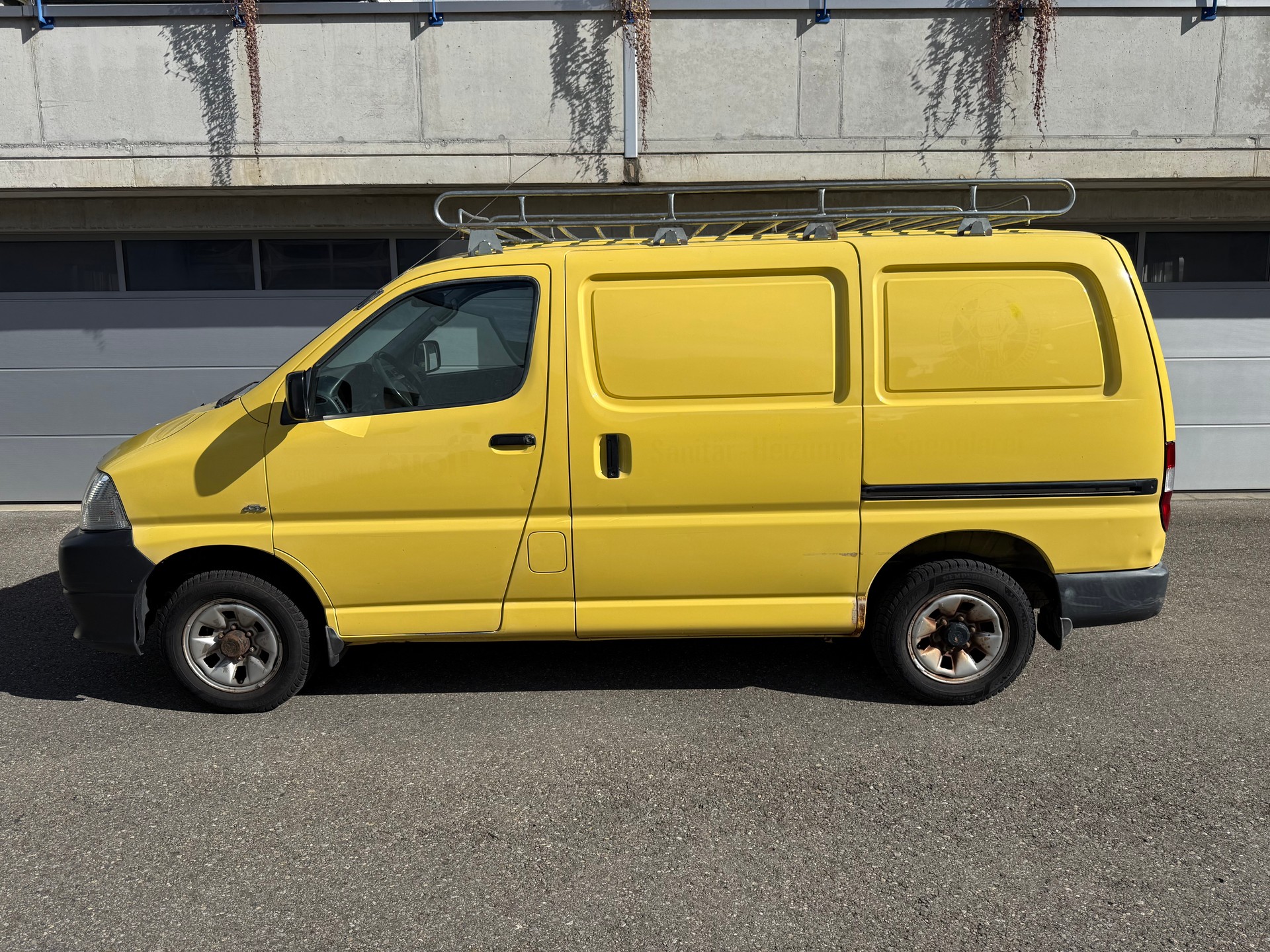 TOYOTA Hiace D-4D Van 4WD SWB-image-6