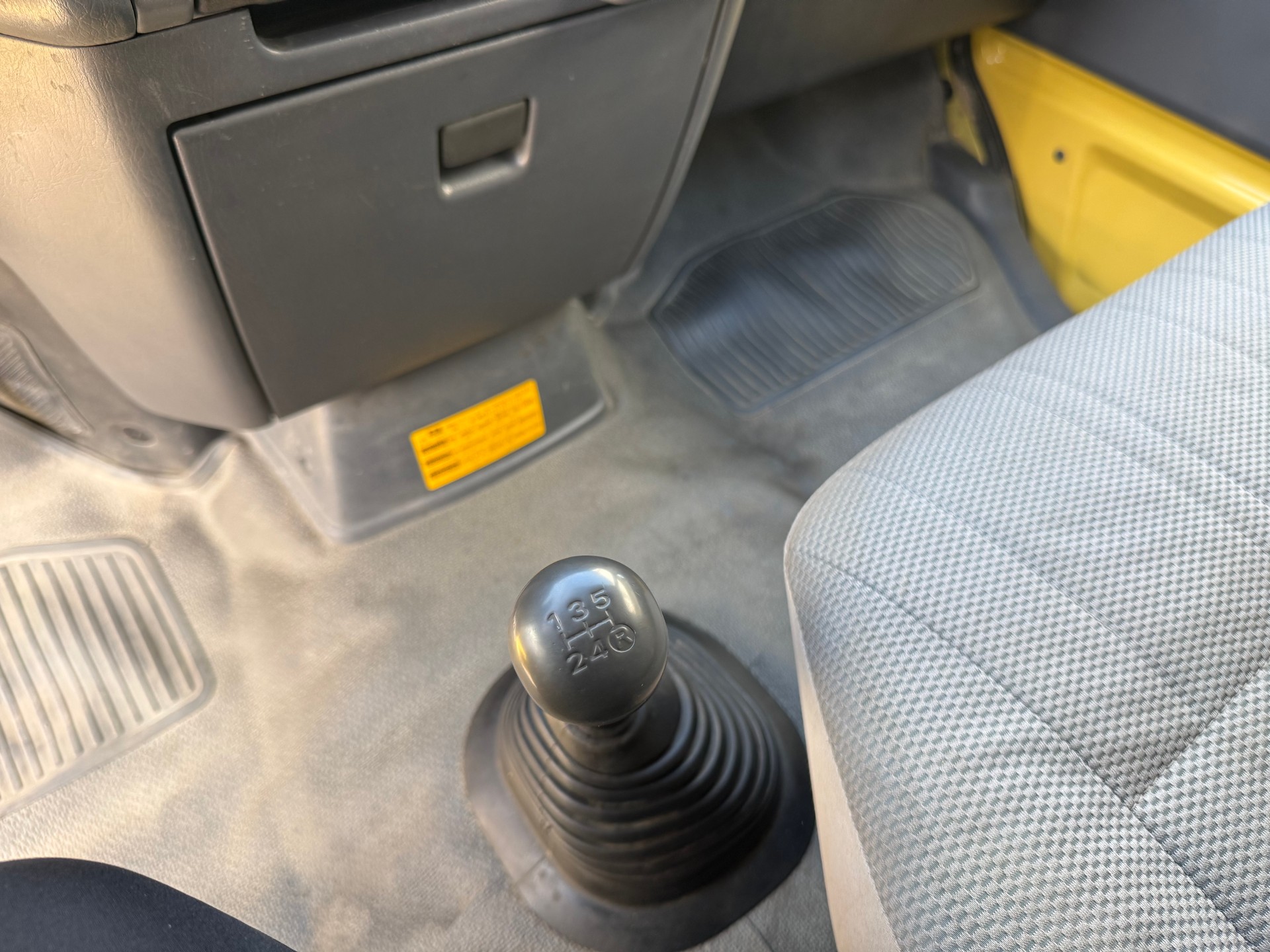 TOYOTA Hiace D-4D Van 4WD SWB-image-15