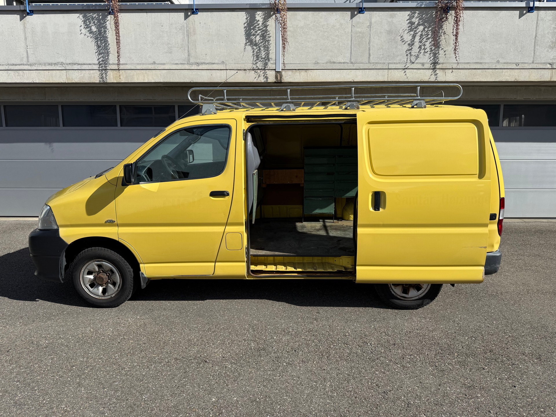 TOYOTA Hiace D-4D Van 4WD SWB-image-8