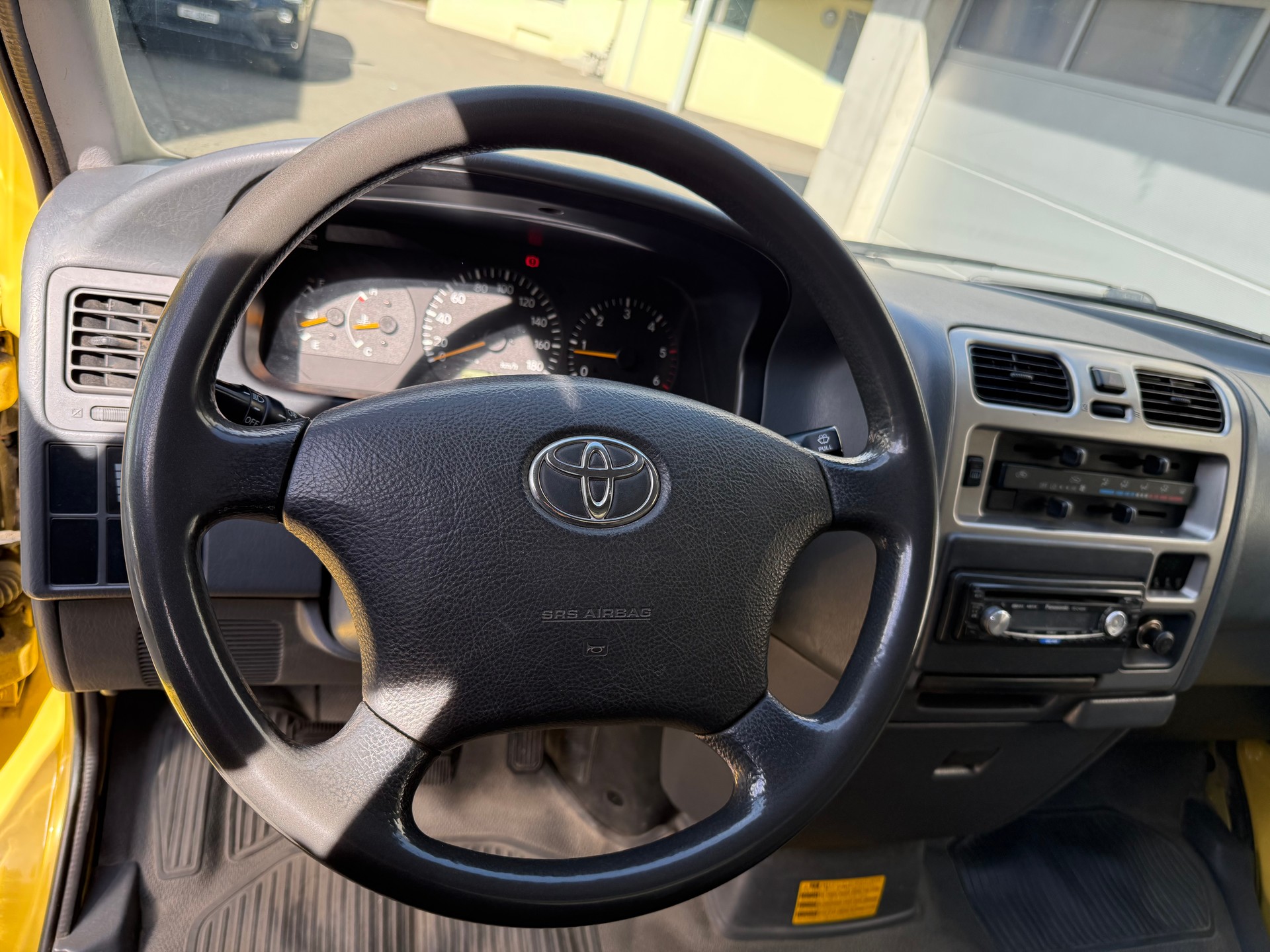 TOYOTA Hiace D-4D Van 4WD SWB-image-12