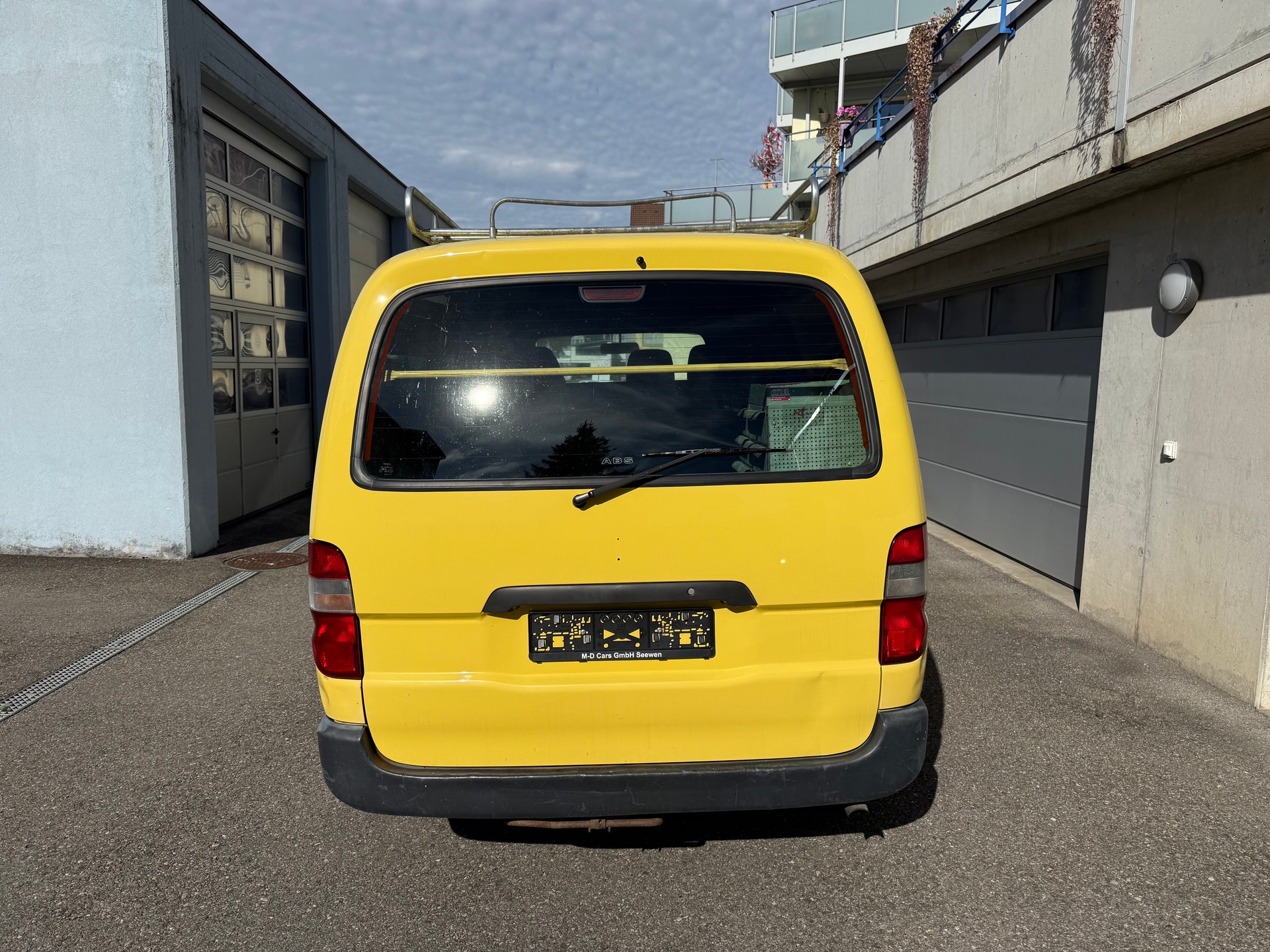 TOYOTA Hiace D-4D Van 4WD SWB-image-4