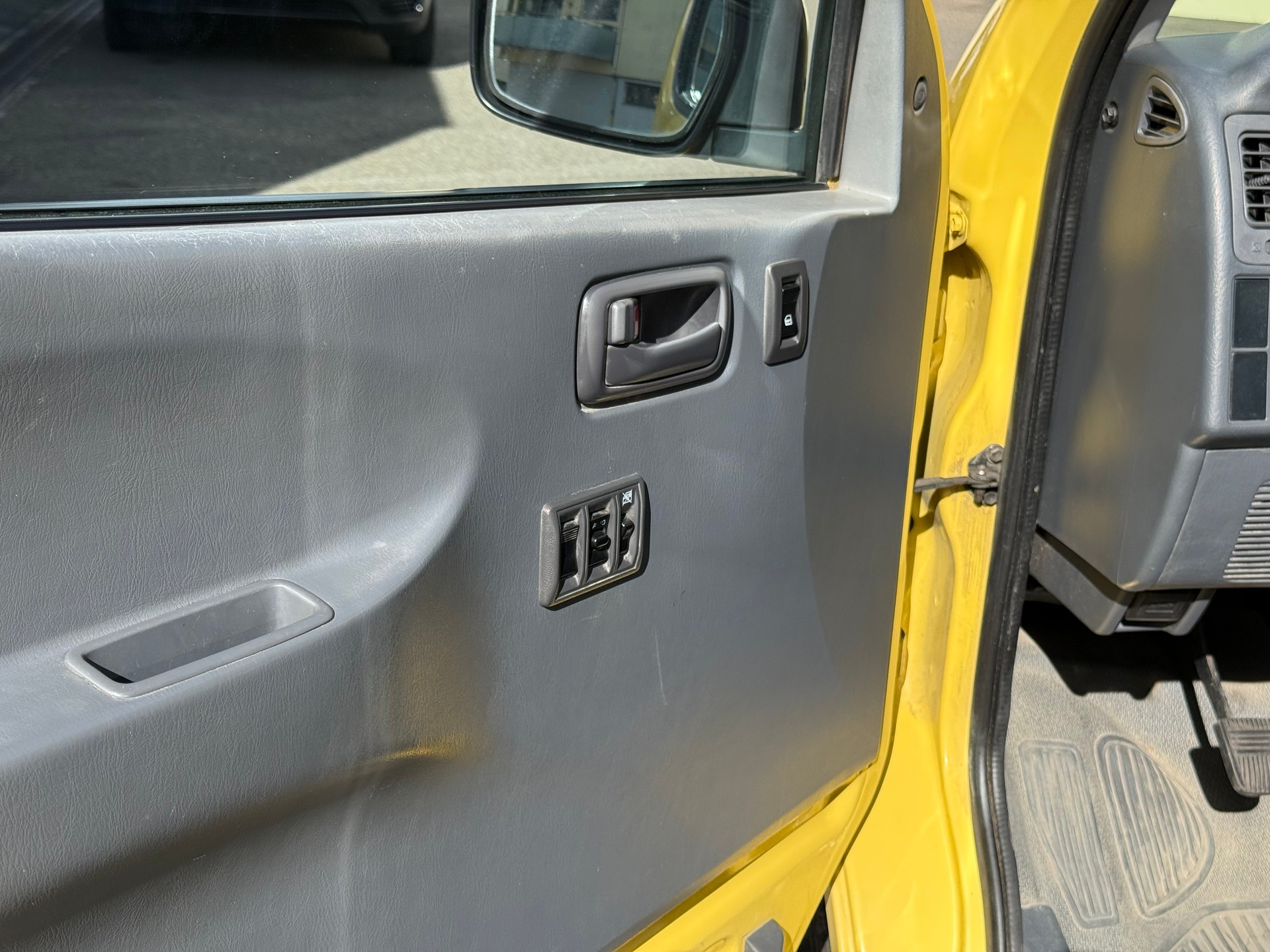 TOYOTA Hiace D-4D Van 4WD SWB-image-16