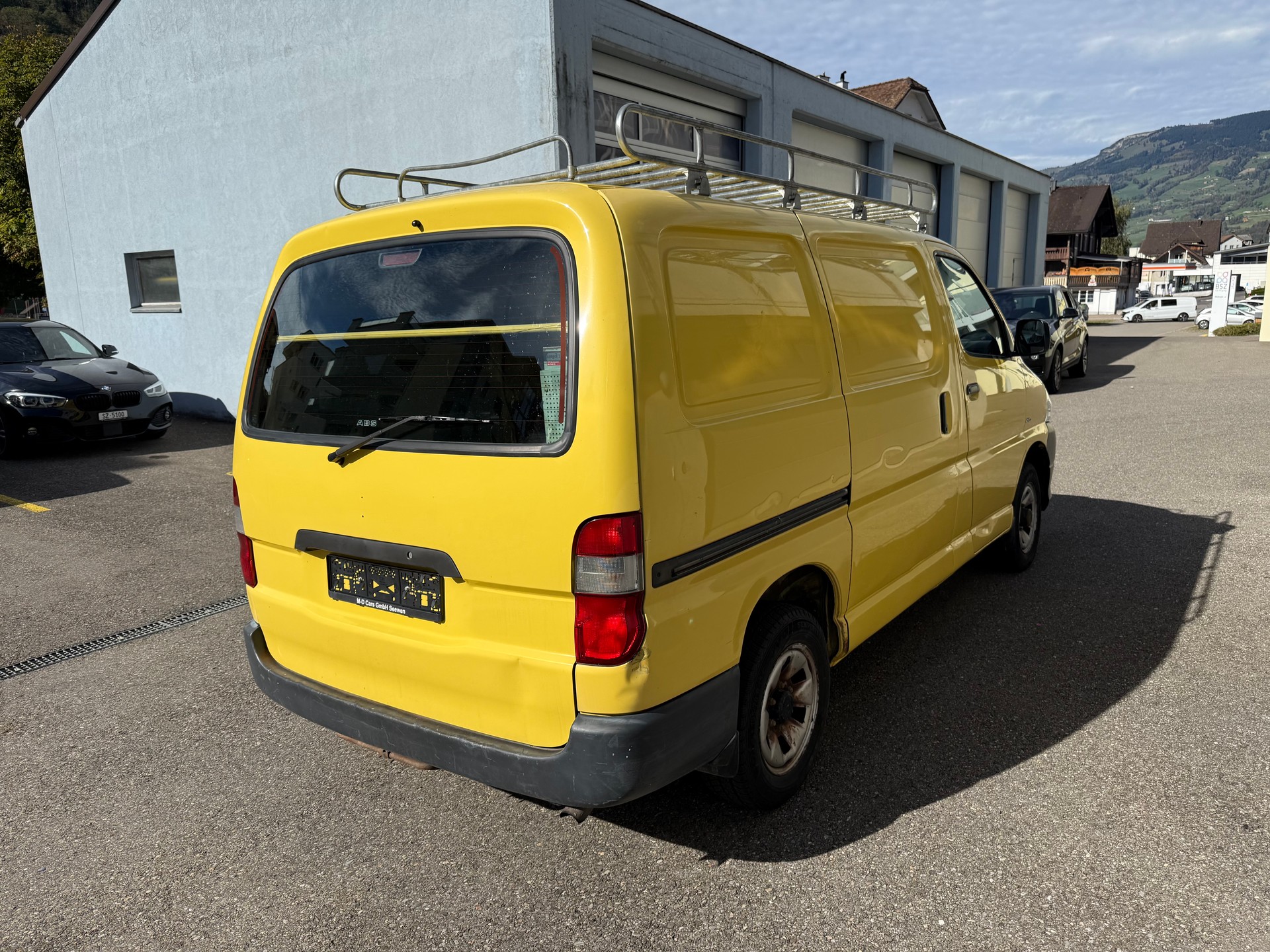TOYOTA Hiace D-4D Van 4WD SWB-image-3