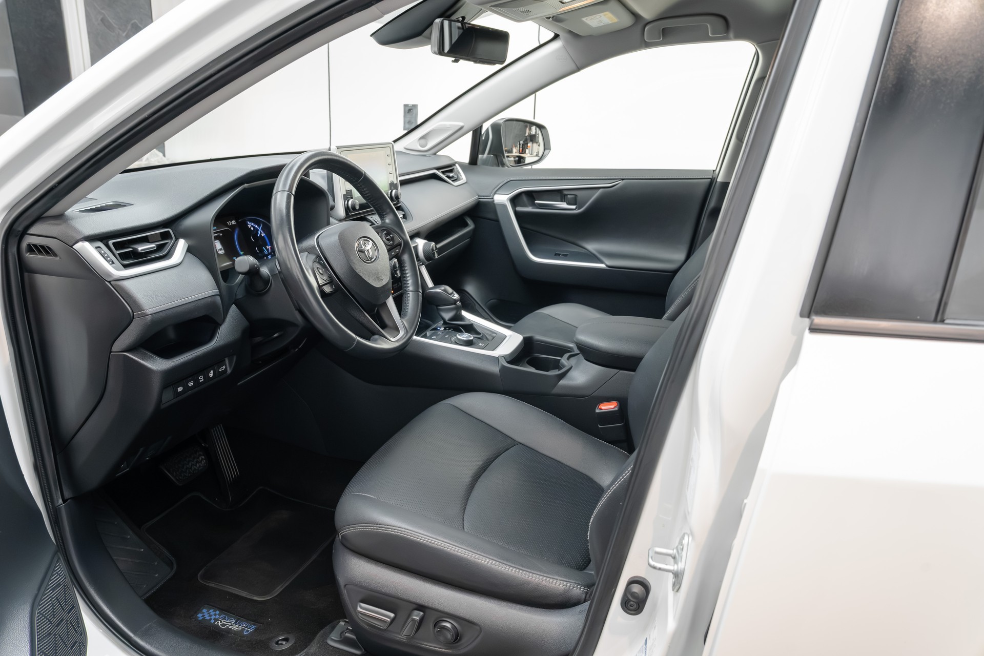 TOYOTA RAV-4 2.5 HSD Premium e-CVT 4WD-image-13