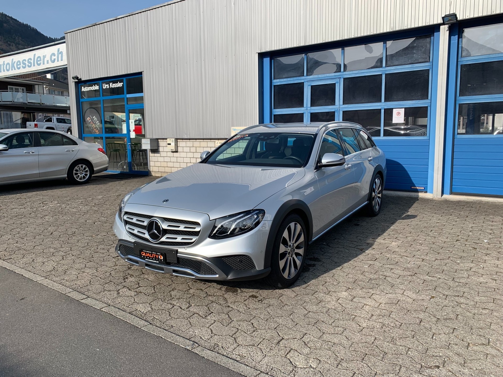 MERCEDES-BENZ E 220 d All-Terrain Avantgarde 4Matic 9G-Tronic-image-4
