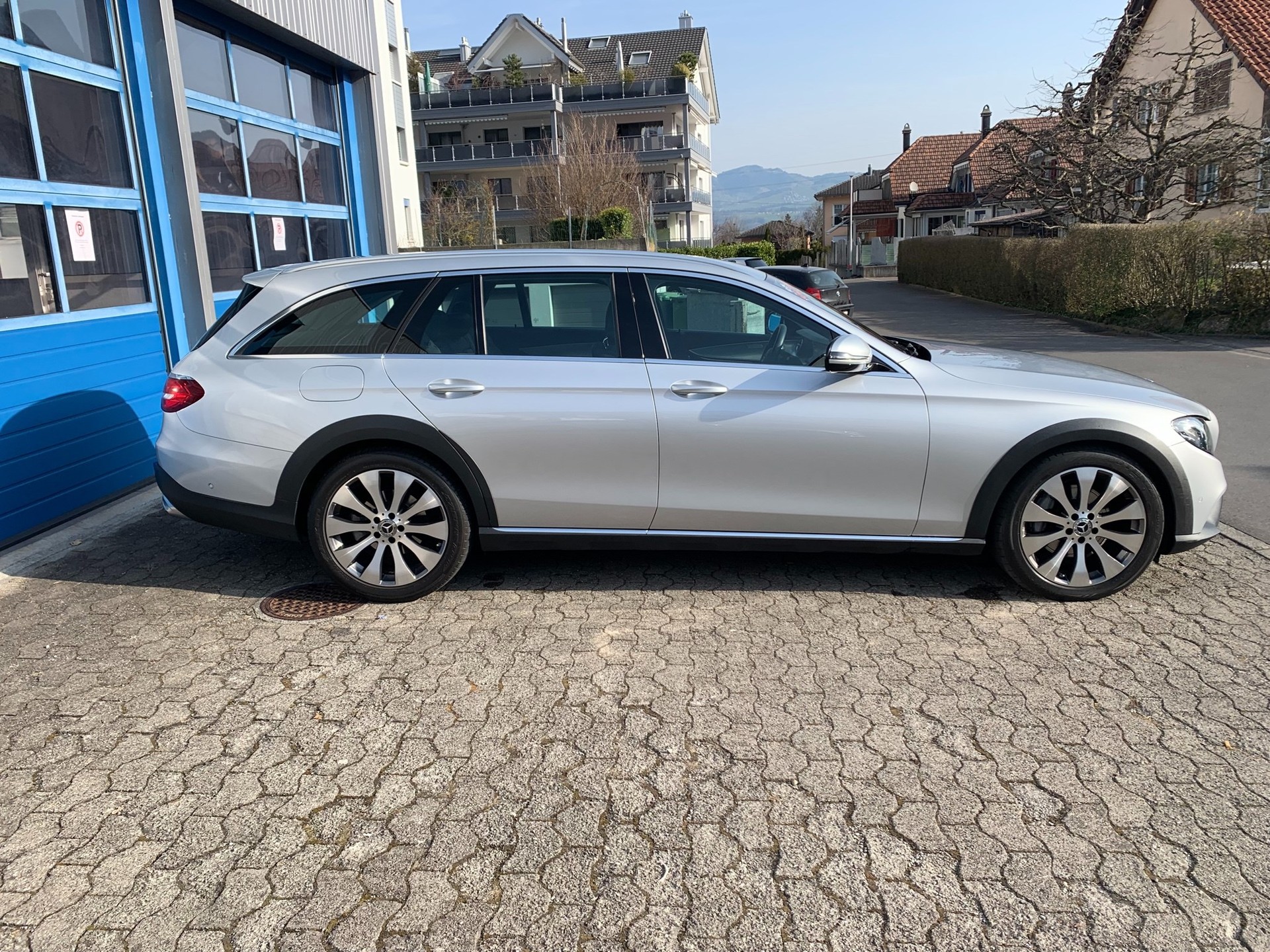 MERCEDES-BENZ E 220 d All-Terrain Avantgarde 4Matic 9G-Tronic-image-2