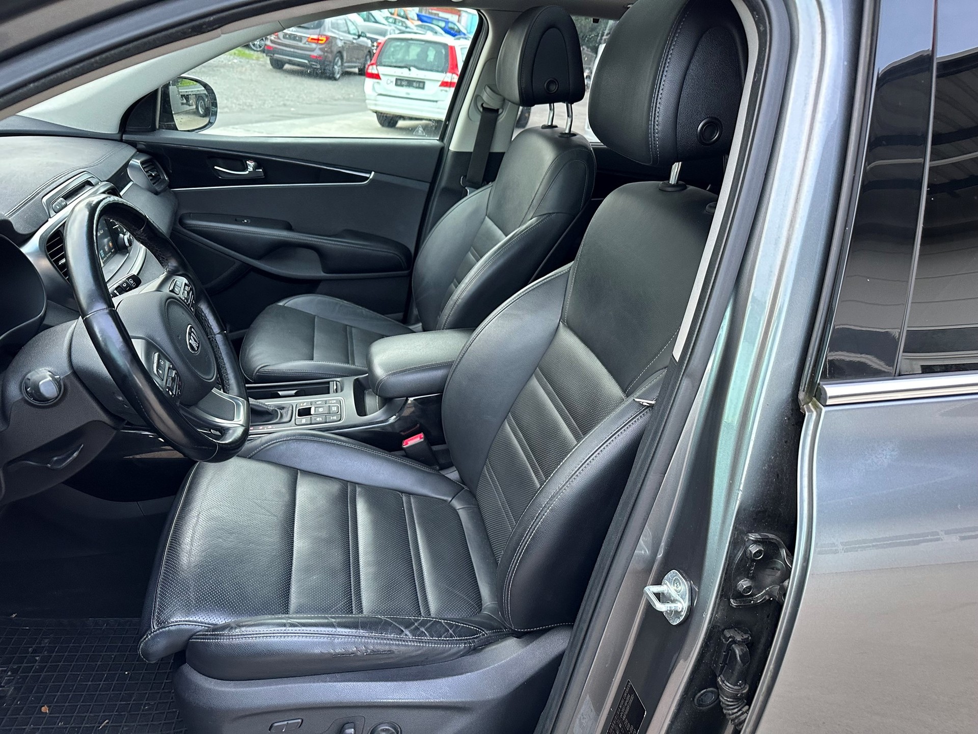 KIA Sorento 2.2 CRDI Style 5P. Automatic-image-6