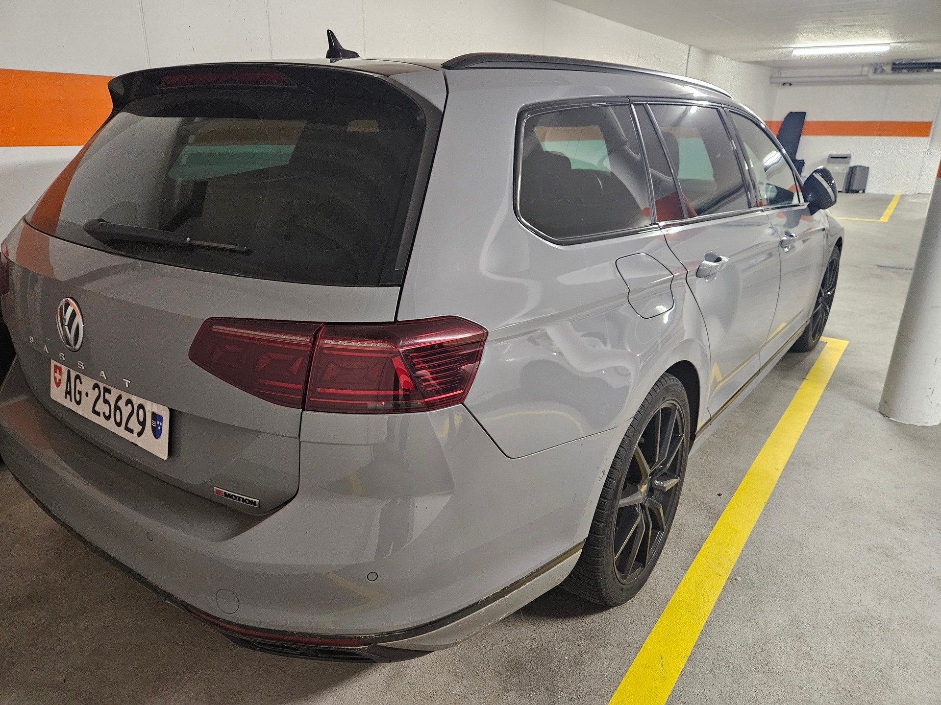 VW Passat Variant 2.0 TDI R-Line Edition DSG Limitierte Auflage-image-3