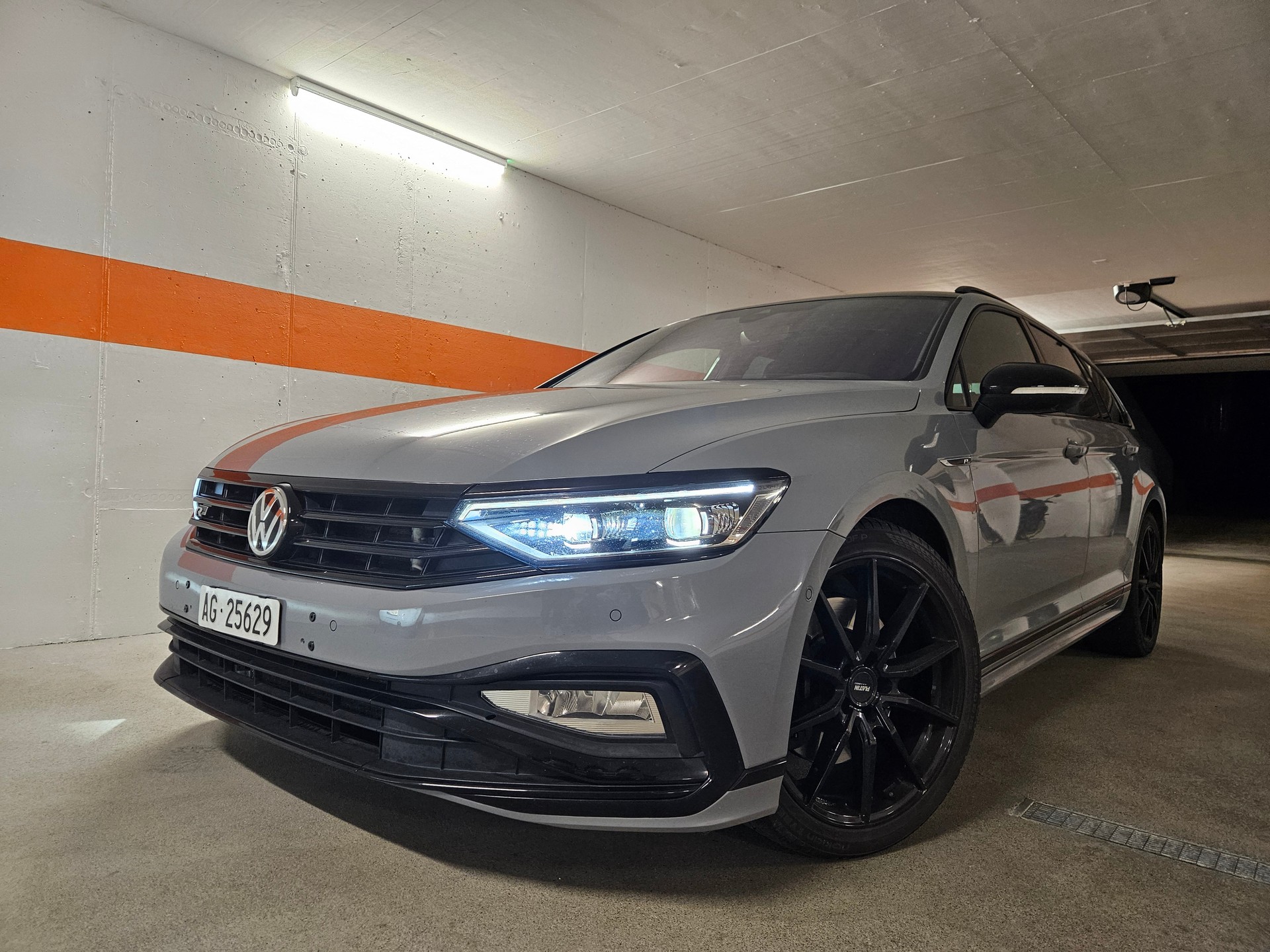 VW Passat Variant 2.0 TDI R-Line Edition DSG Limitierte Auflage-image-4