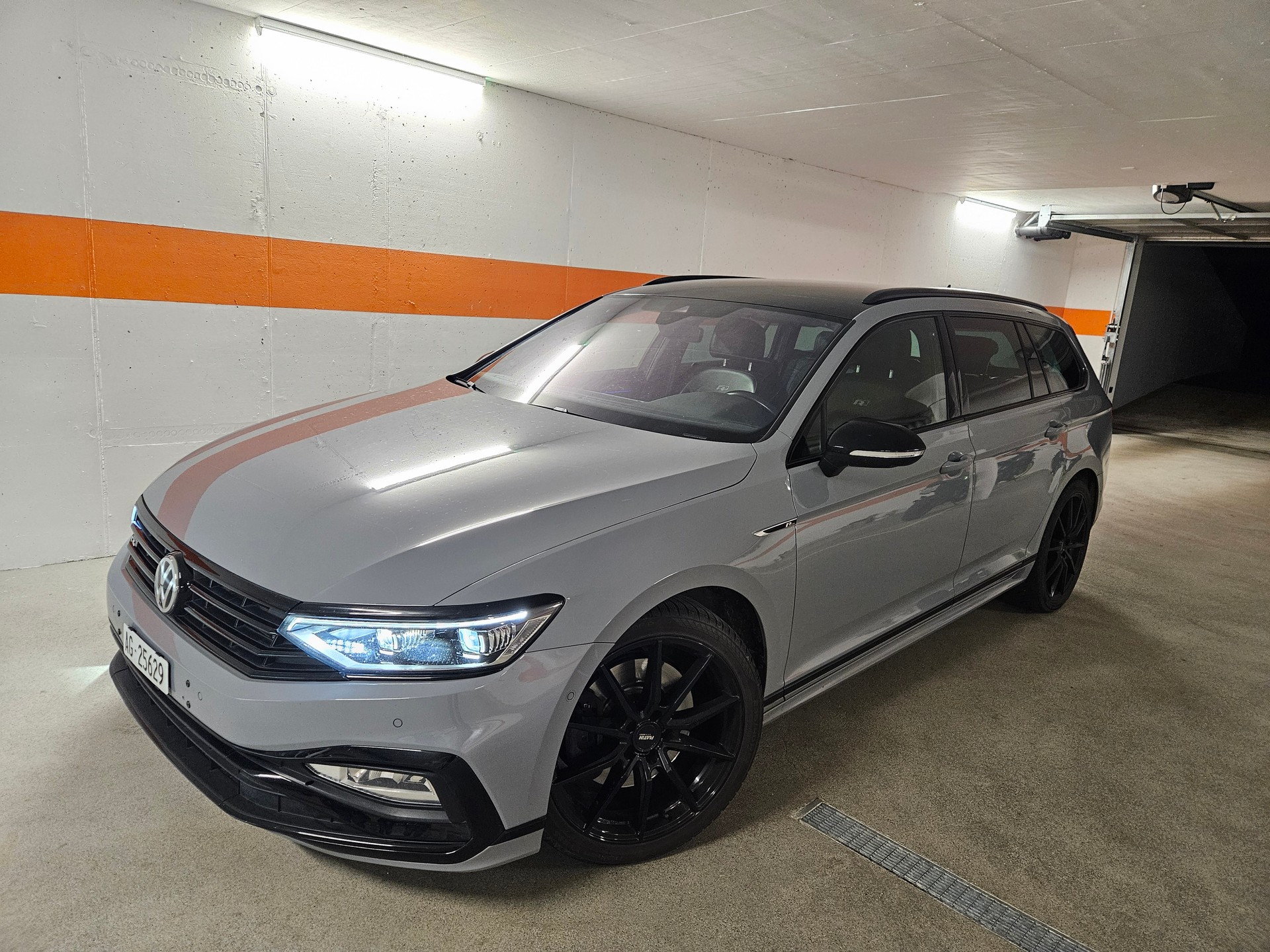 VW Passat Variant 2.0 TDI R-Line Edition DSG Limitierte Auflage-image-0
