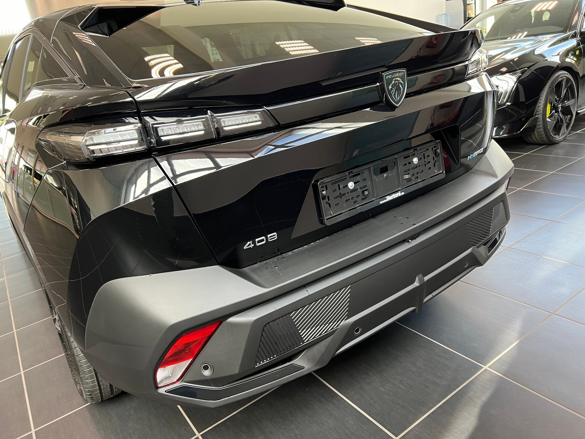 PEUGEOT 408 1.6 PHEV 180 Allure Pack-image-4