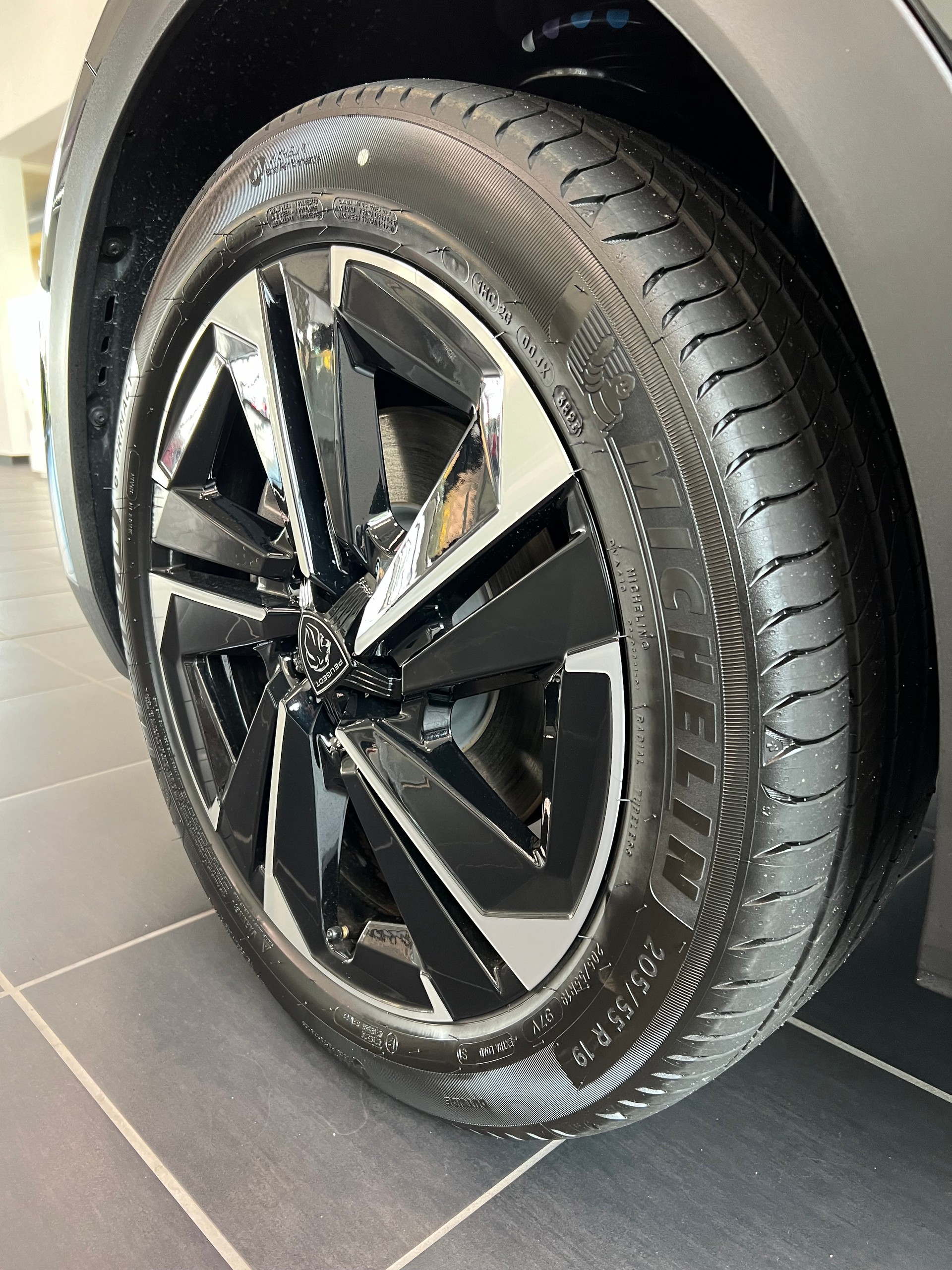 PEUGEOT 408 1.6 PHEV 180 Allure Pack-image-15