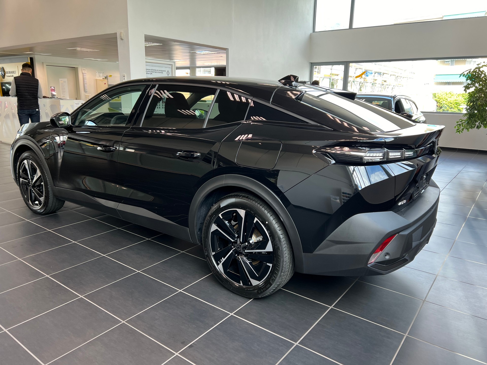 PEUGEOT 408 1.6 PHEV 180 Allure Pack-image-3