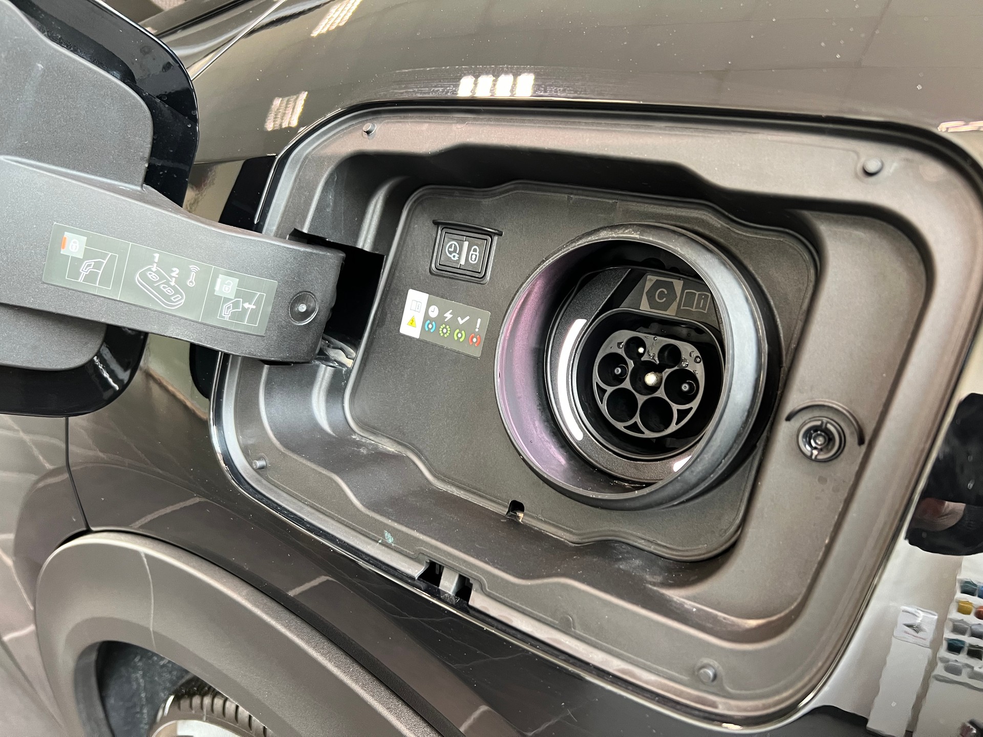 PEUGEOT 408 1.6 PHEV 180 Allure Pack-image-16