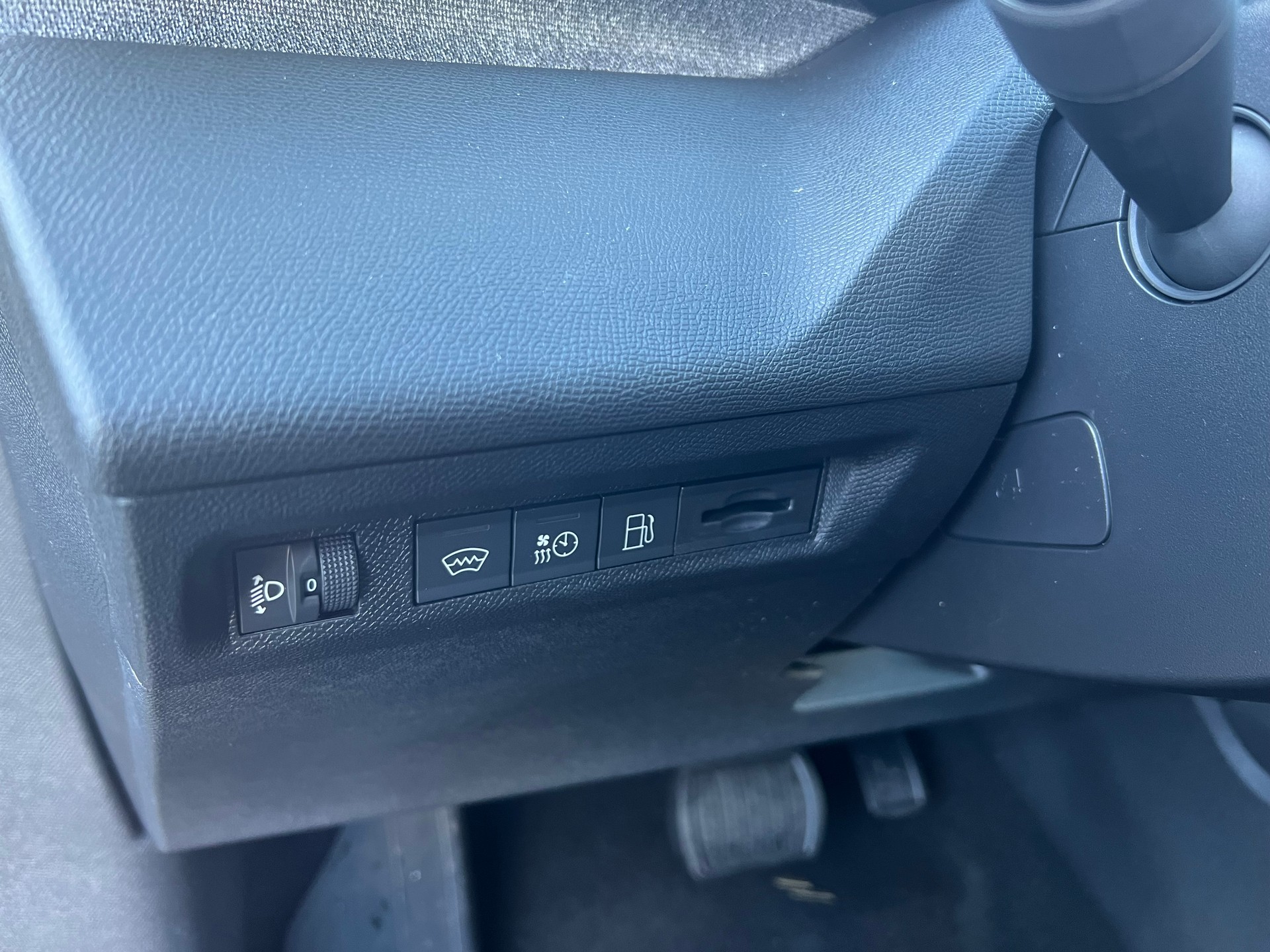 PEUGEOT 408 1.6 PHEV 180 Allure Pack-image-18