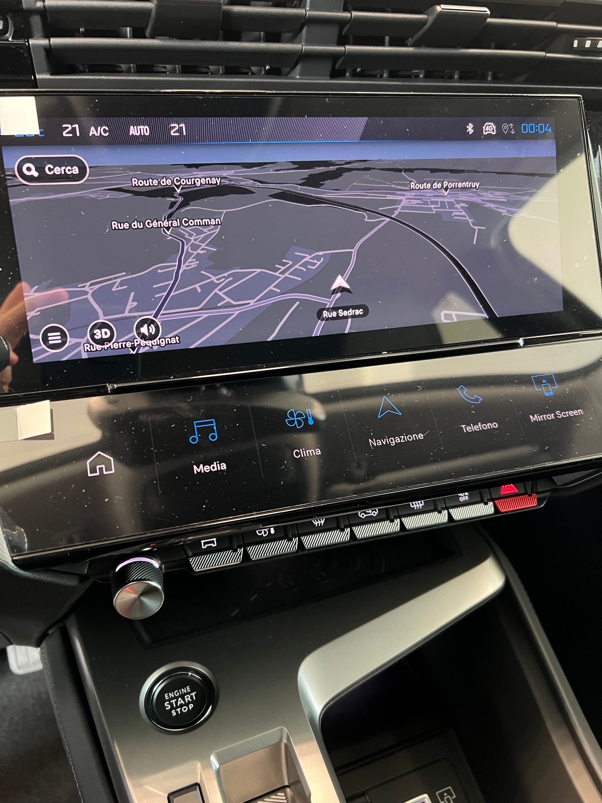 PEUGEOT 408 1.6 PHEV 180 Allure Pack-image-9
