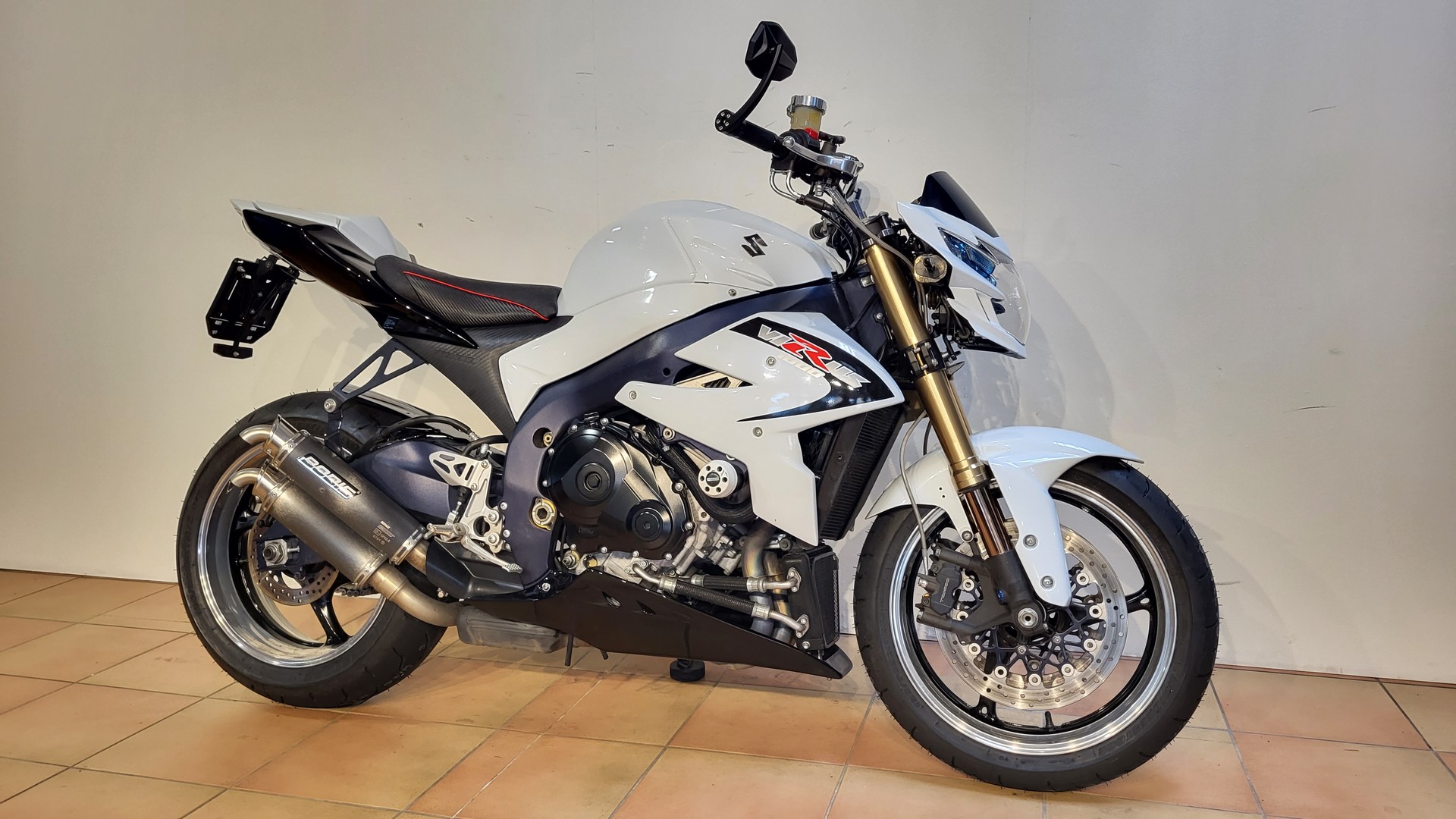 SUZUKI Virus-showroom-element-2
