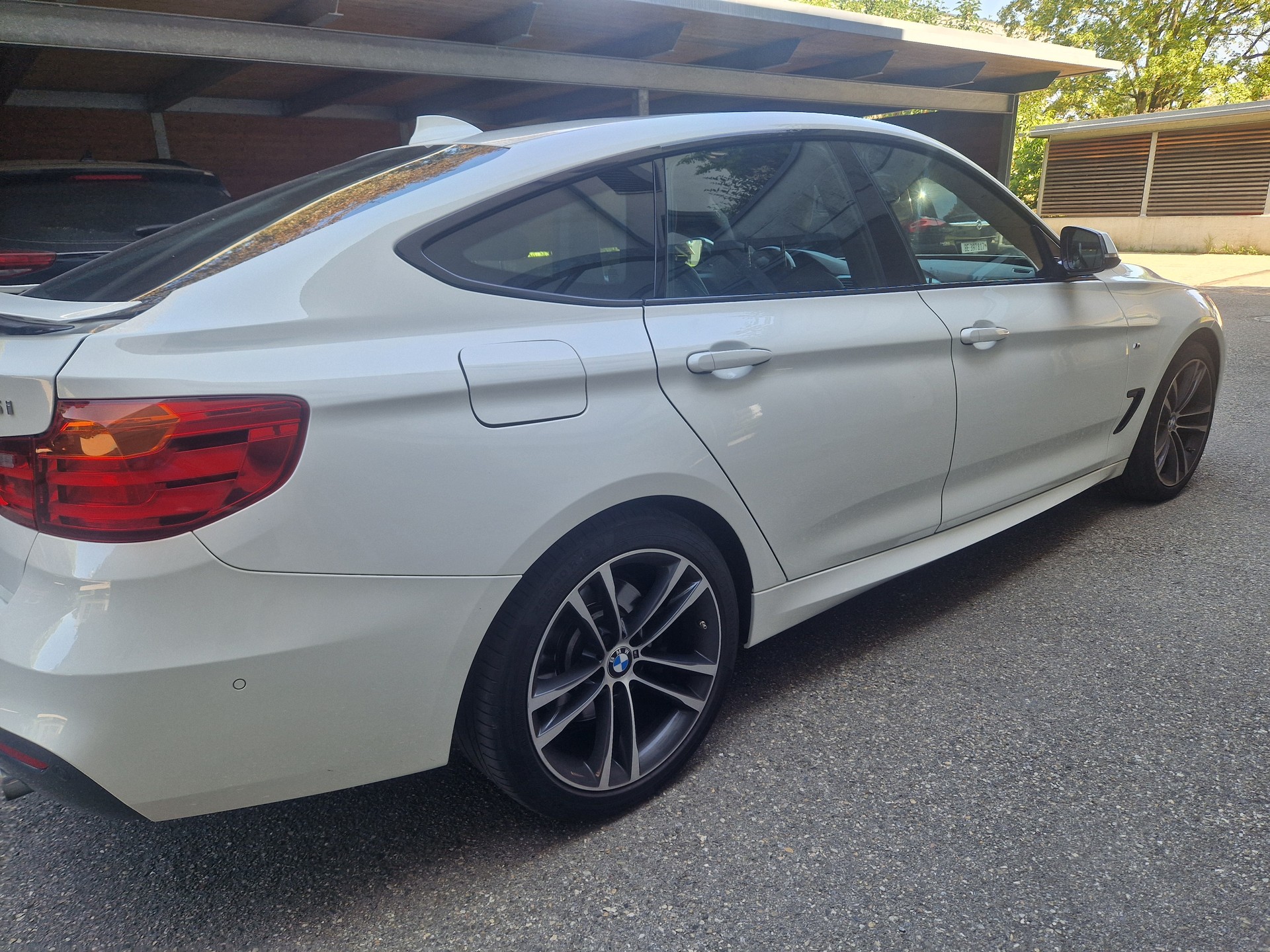 BMW 335i GT xDrive M Sport Line Steptronic-image-4