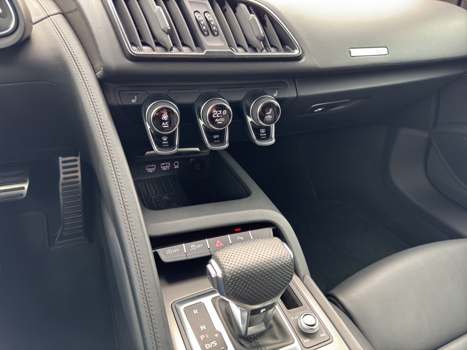 AUDI R8 Spyder RWD S-Tronic-image-19