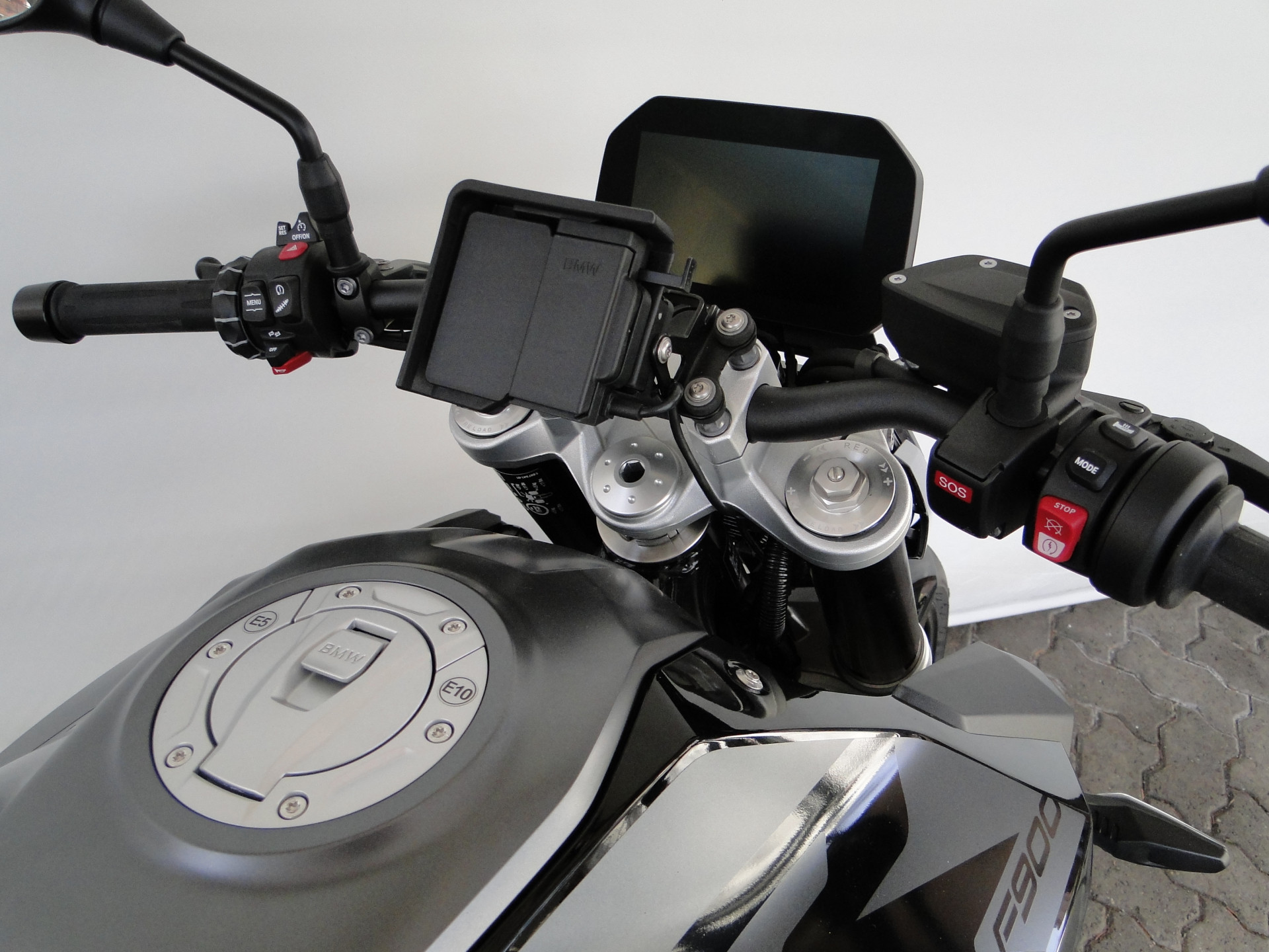 BMW F 900 R-image-4