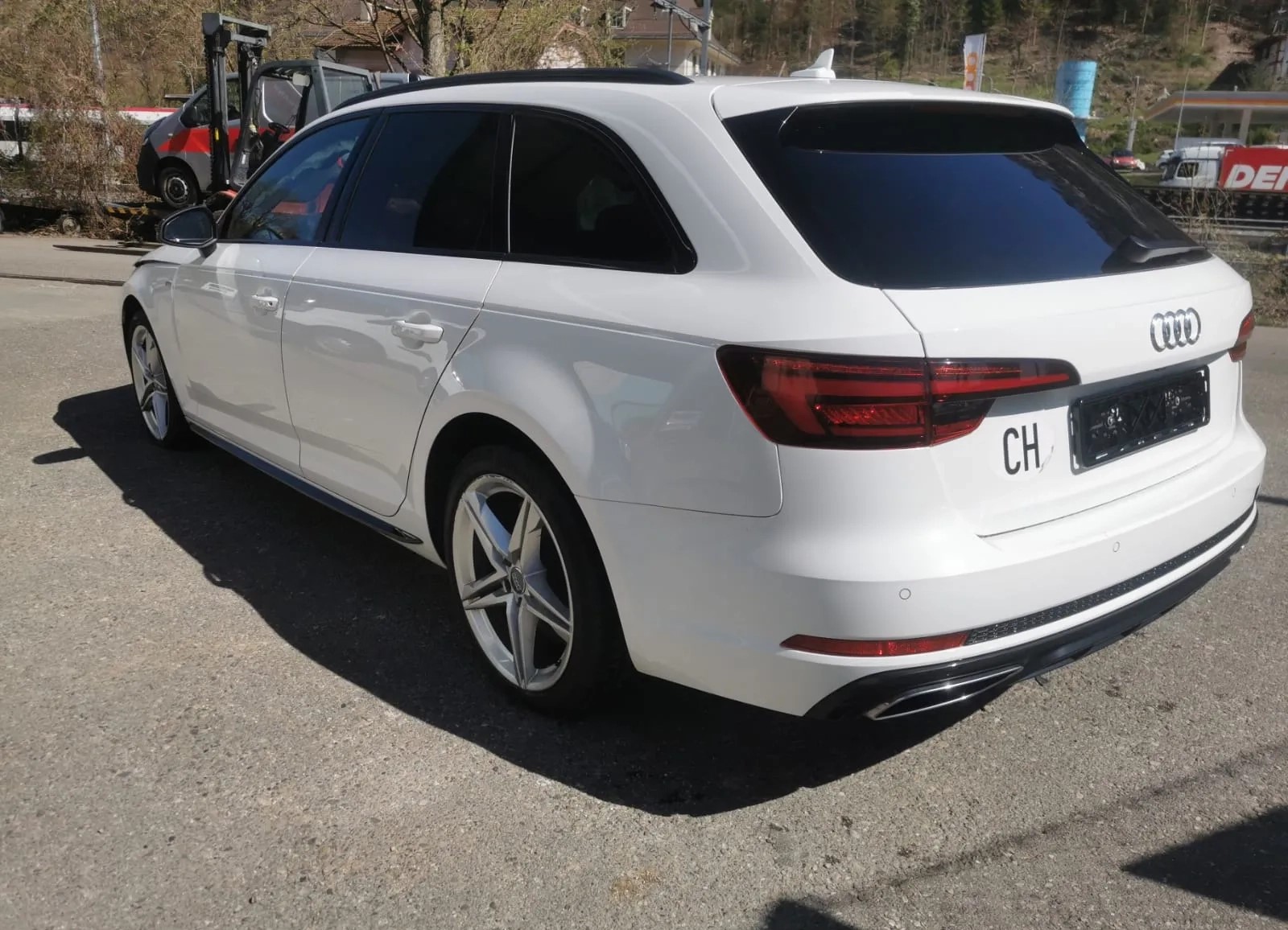 AUDI A4 Avant 40 TDI quattro S-tronic-image-2
