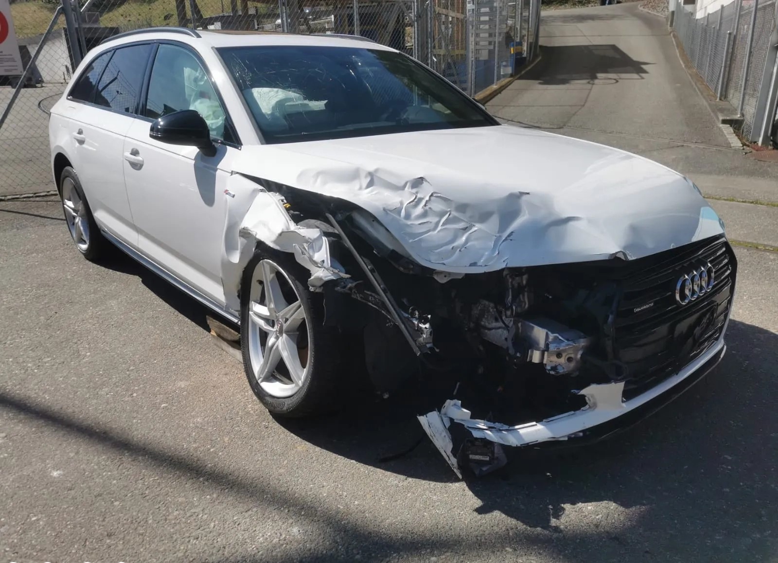 AUDI A4 Avant 40 TDI quattro S-tronic-image-1