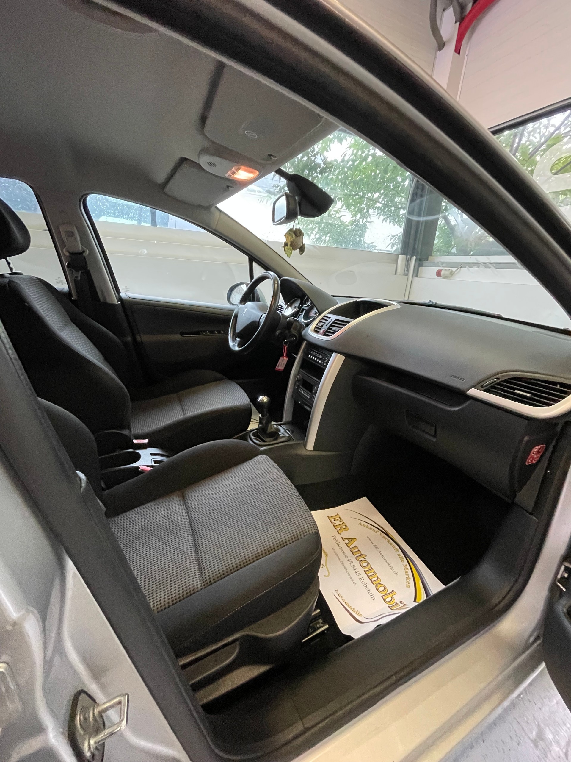 PEUGEOT 207 1.6 16V Sport-image-8
