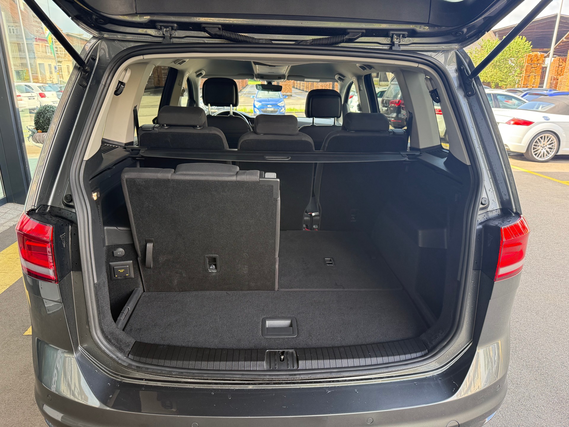 VW Touran 2.0 TDI SCR Highline DSG-image-7