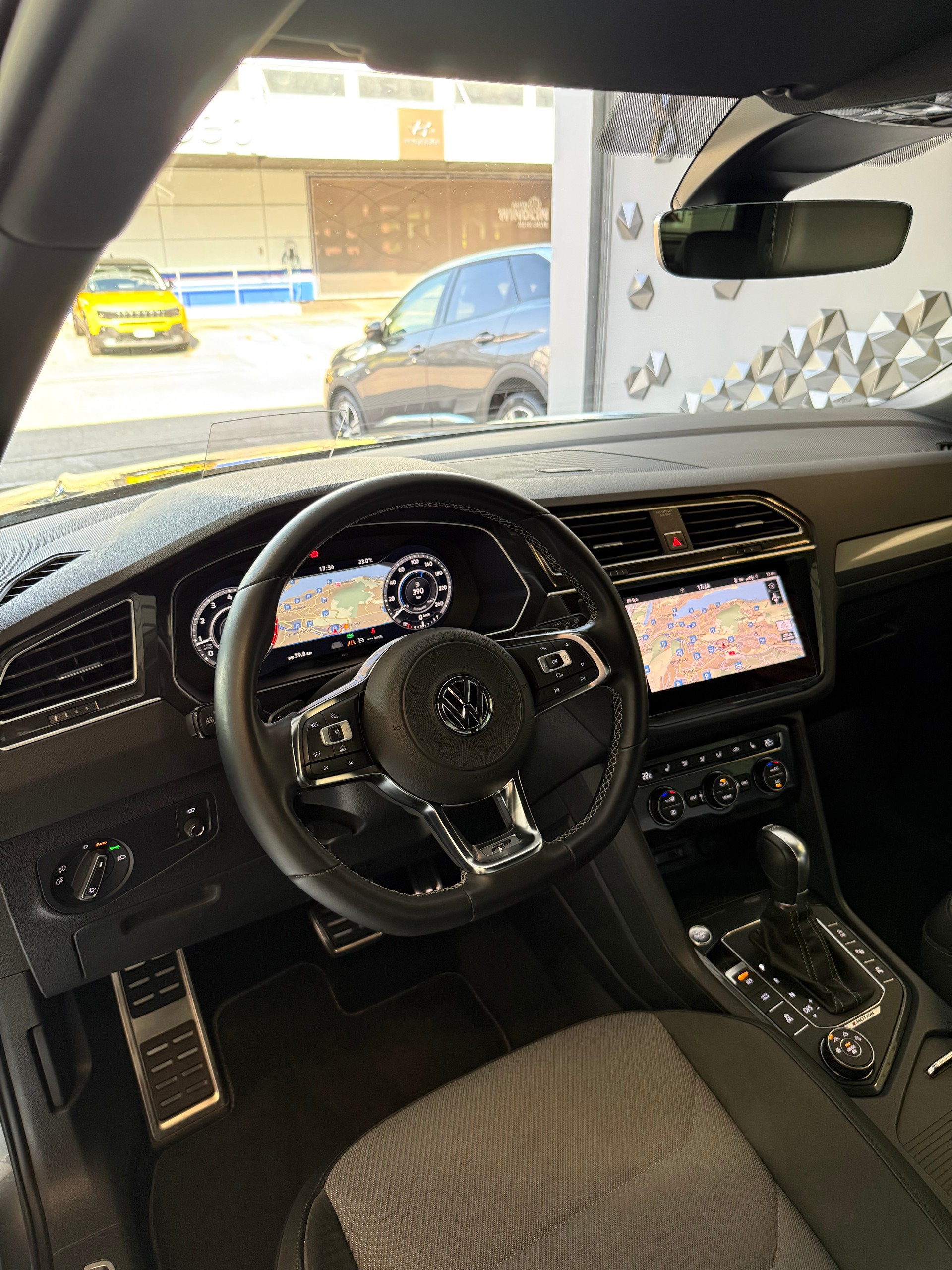 VW Tiguan 2.0TSI R-Line Highline 4Motion DSG-image-4