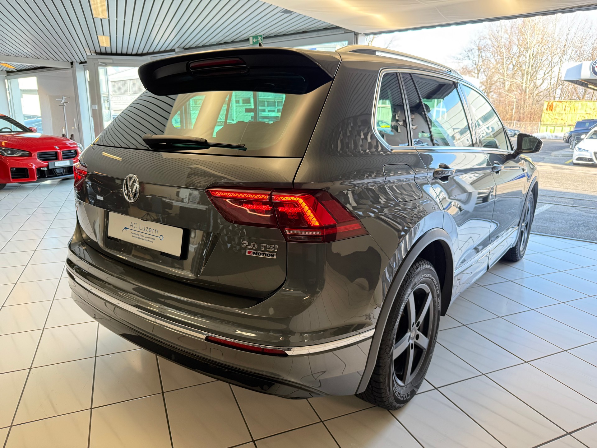 VW Tiguan 2.0TSI R-Line Highline 4Motion DSG-image-2