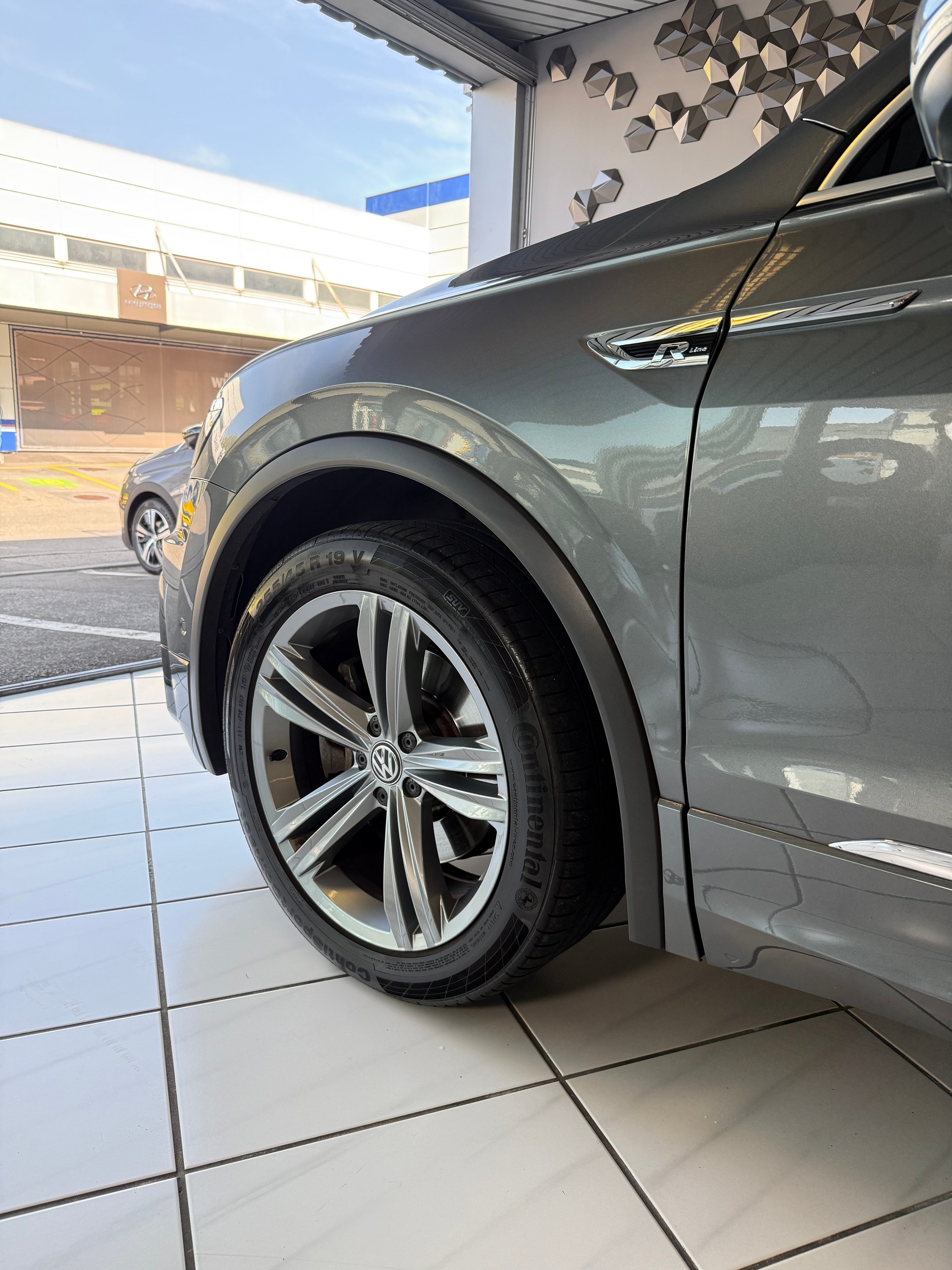 VW Tiguan 2.0TSI R-Line Highline 4Motion DSG-image-24