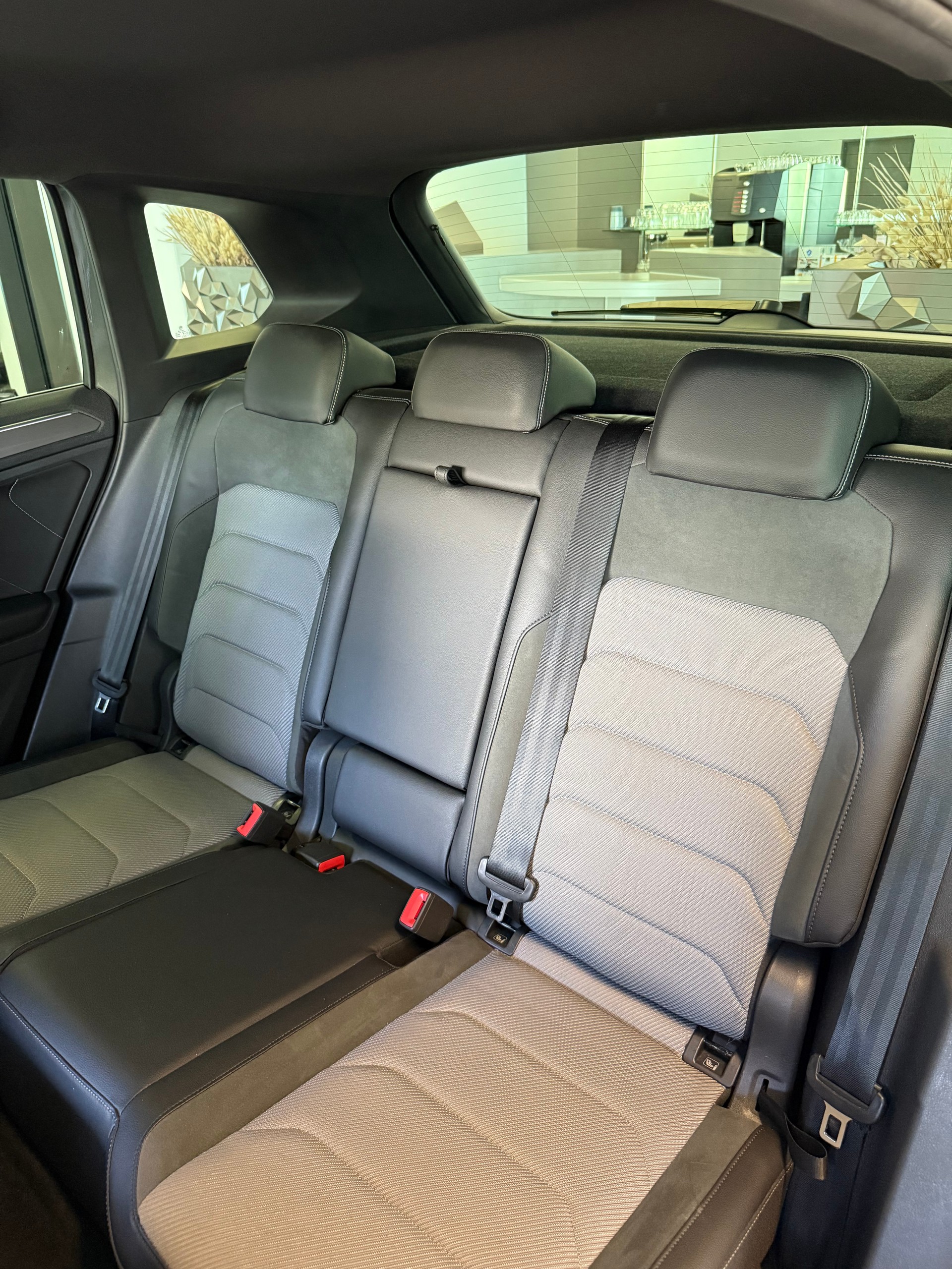 VW Tiguan 2.0TSI R-Line Highline 4Motion DSG-image-6