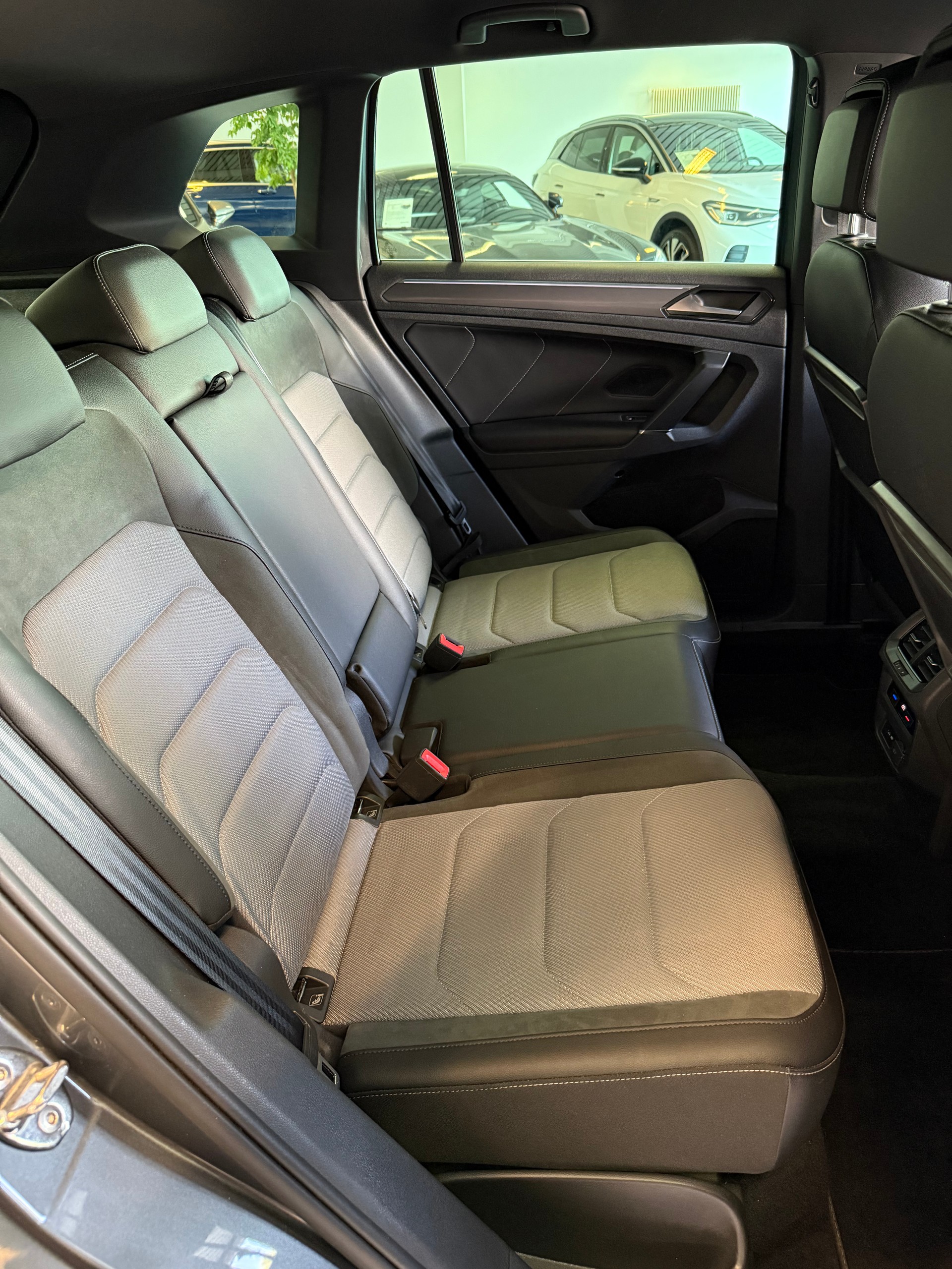 VW Tiguan 2.0TSI R-Line Highline 4Motion DSG-image-10