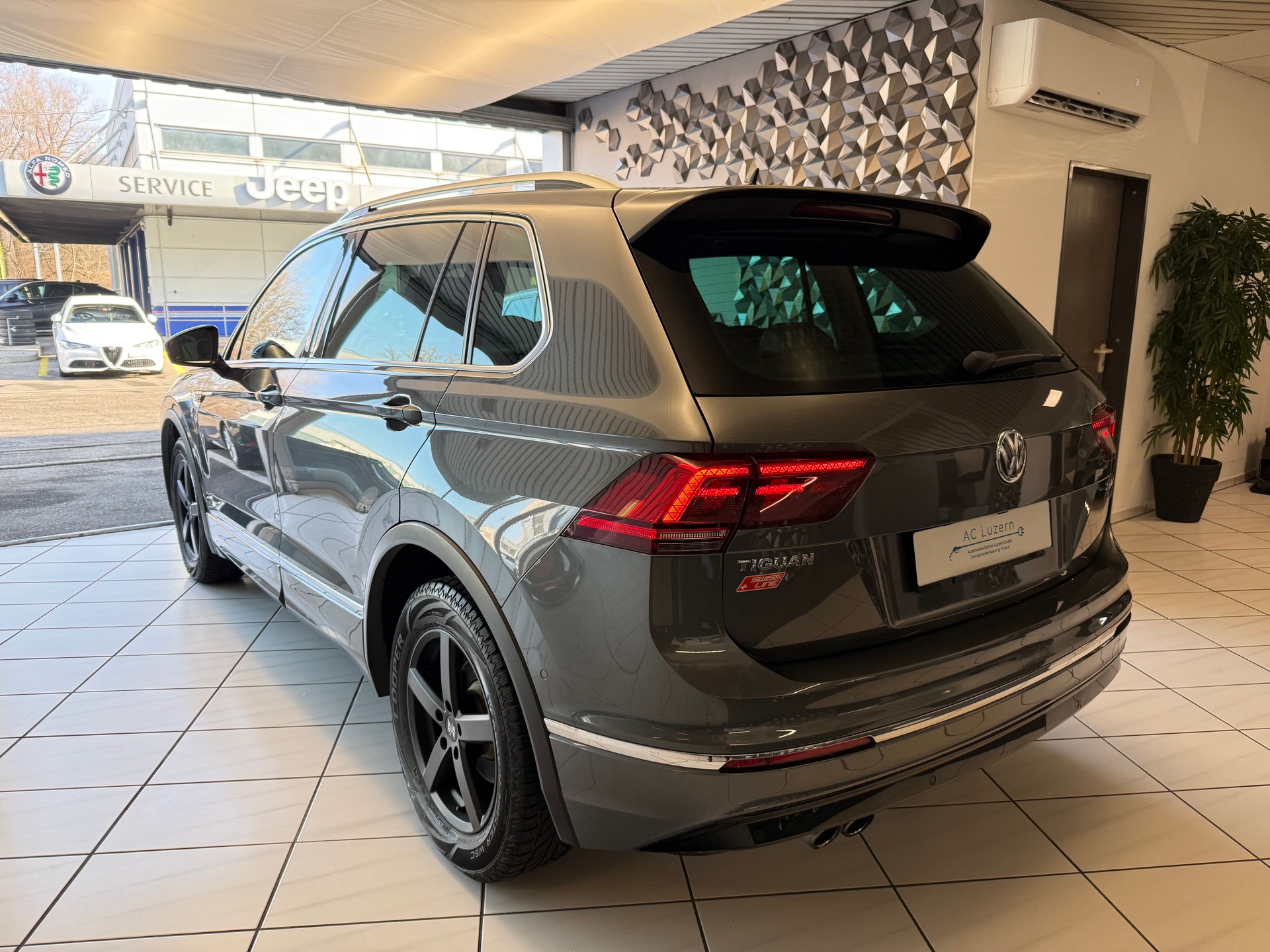 VW Tiguan 2.0TSI R-Line Highline 4Motion DSG-image-1