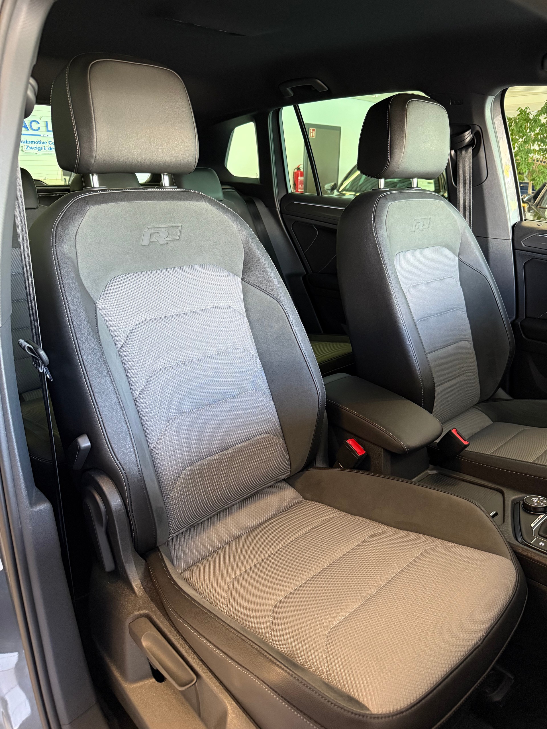 VW Tiguan 2.0TSI R-Line Highline 4Motion DSG-image-11