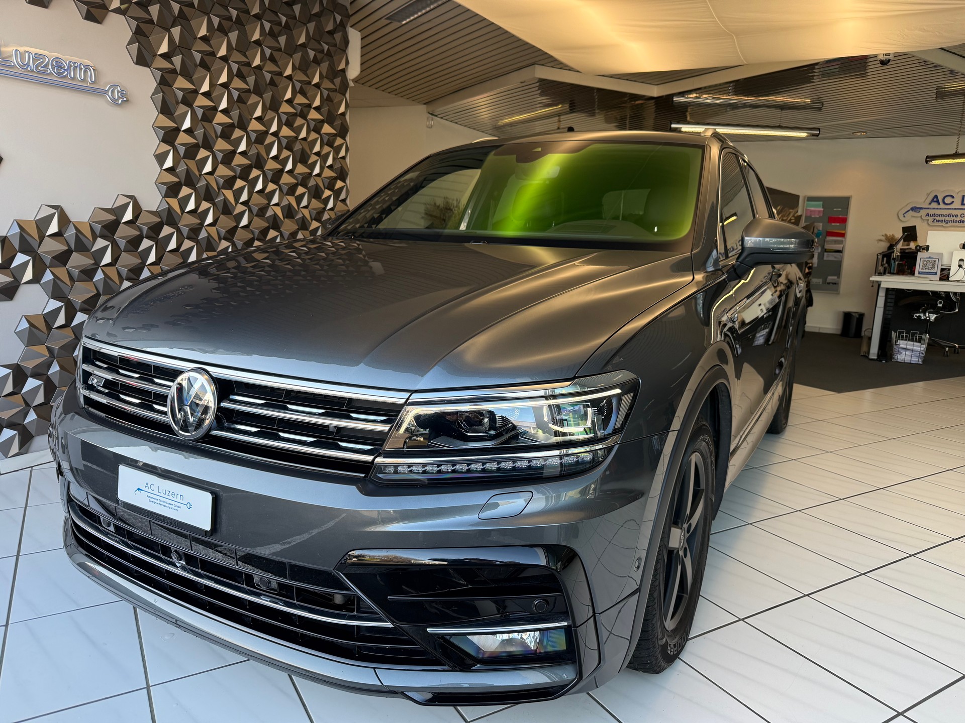 VW Tiguan 2.0TSI R-Line Highline 4Motion DSG-image-0