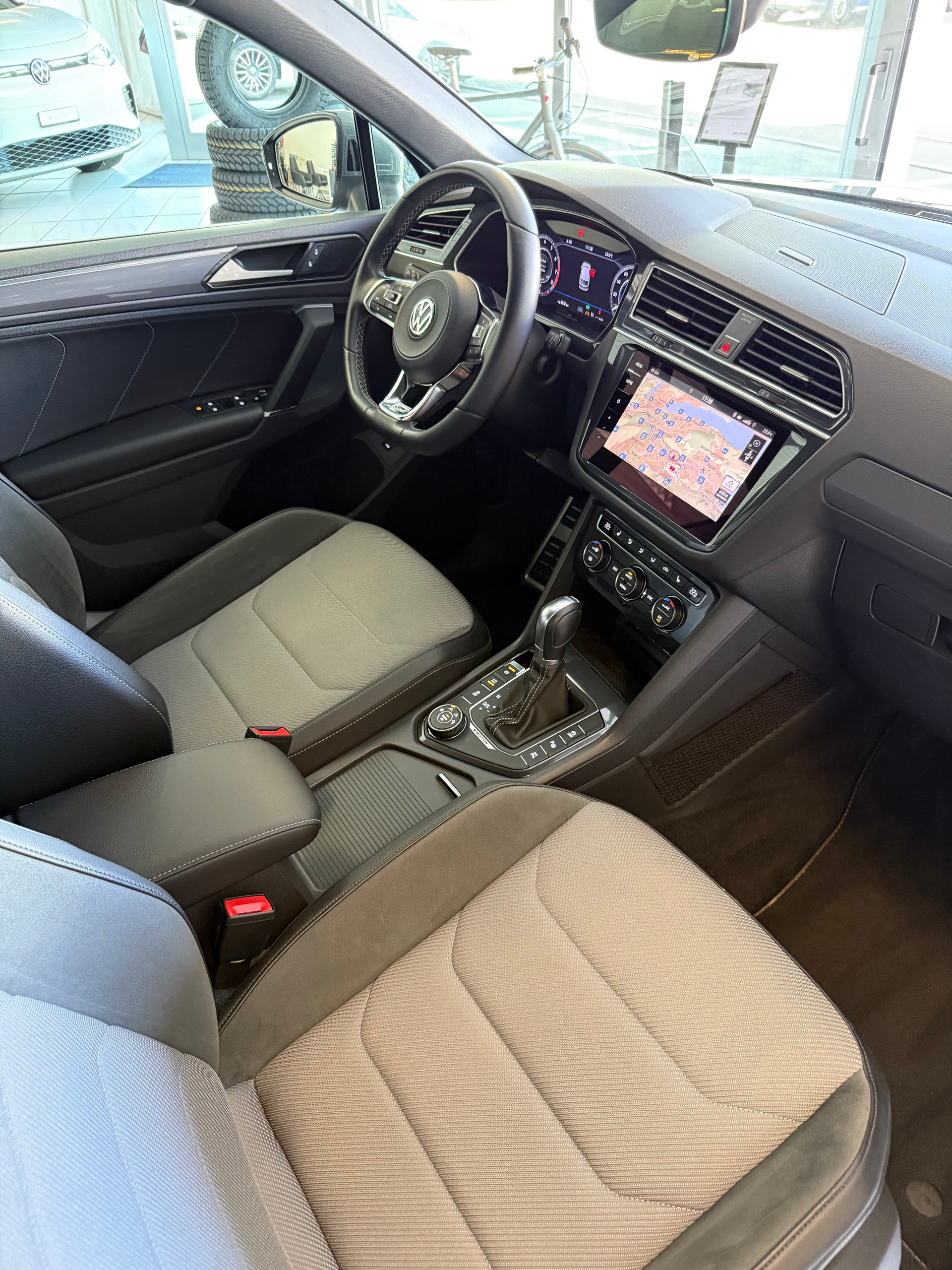 VW Tiguan 2.0TSI R-Line Highline 4Motion DSG-image-12