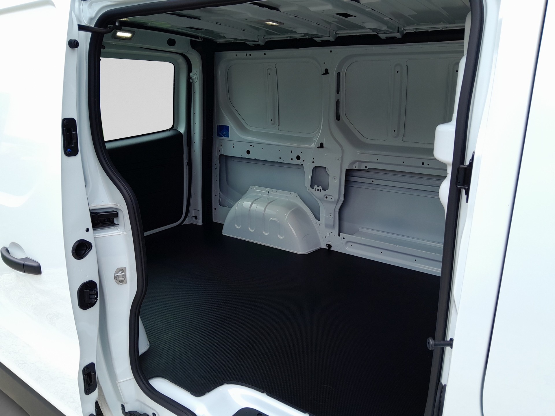 NISSAN Primastar dCi 150 3.0 L1H1 Acenta DCT-image-11