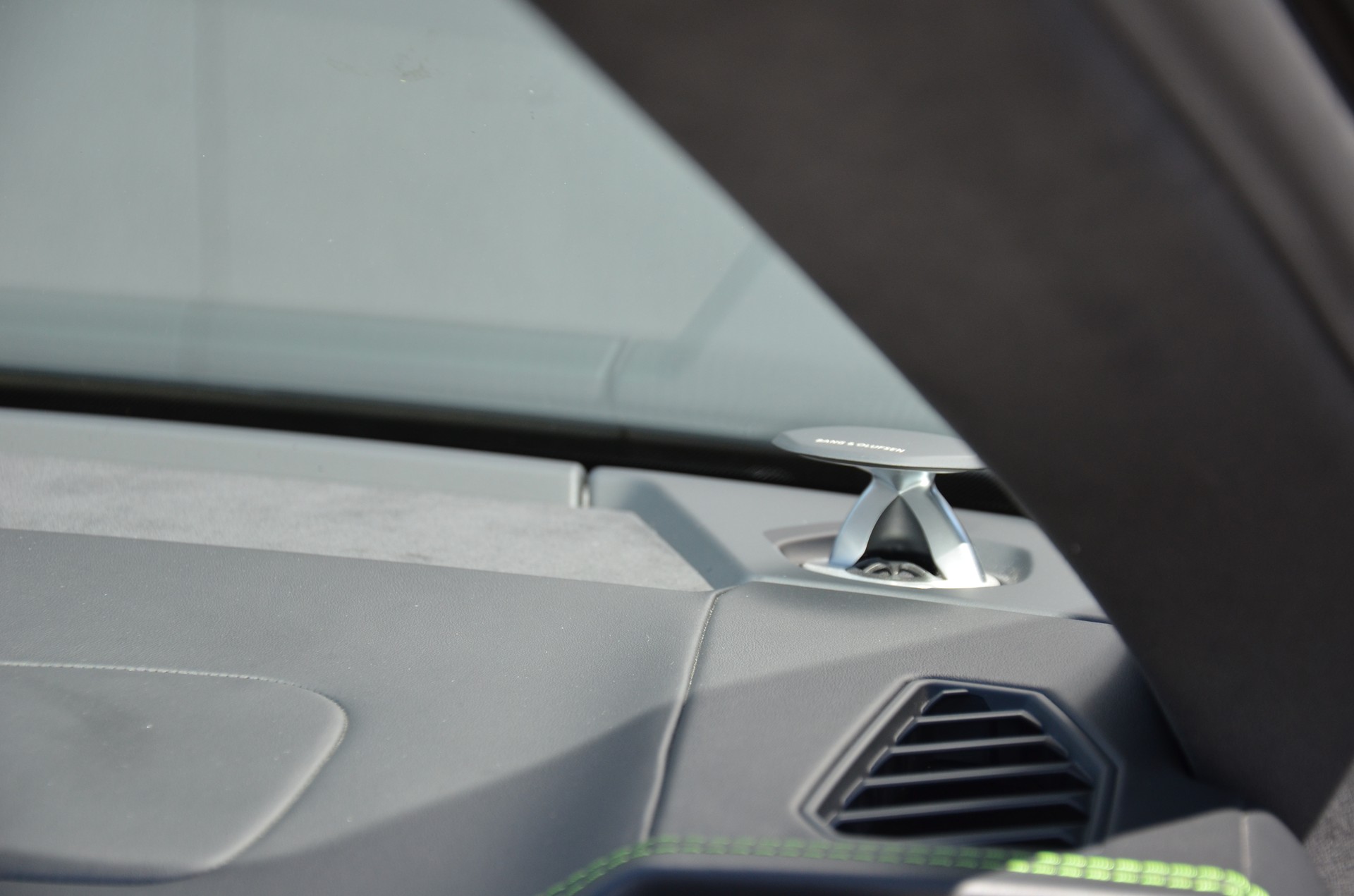 LAMBORGHINI Urus E-Gear-image-16