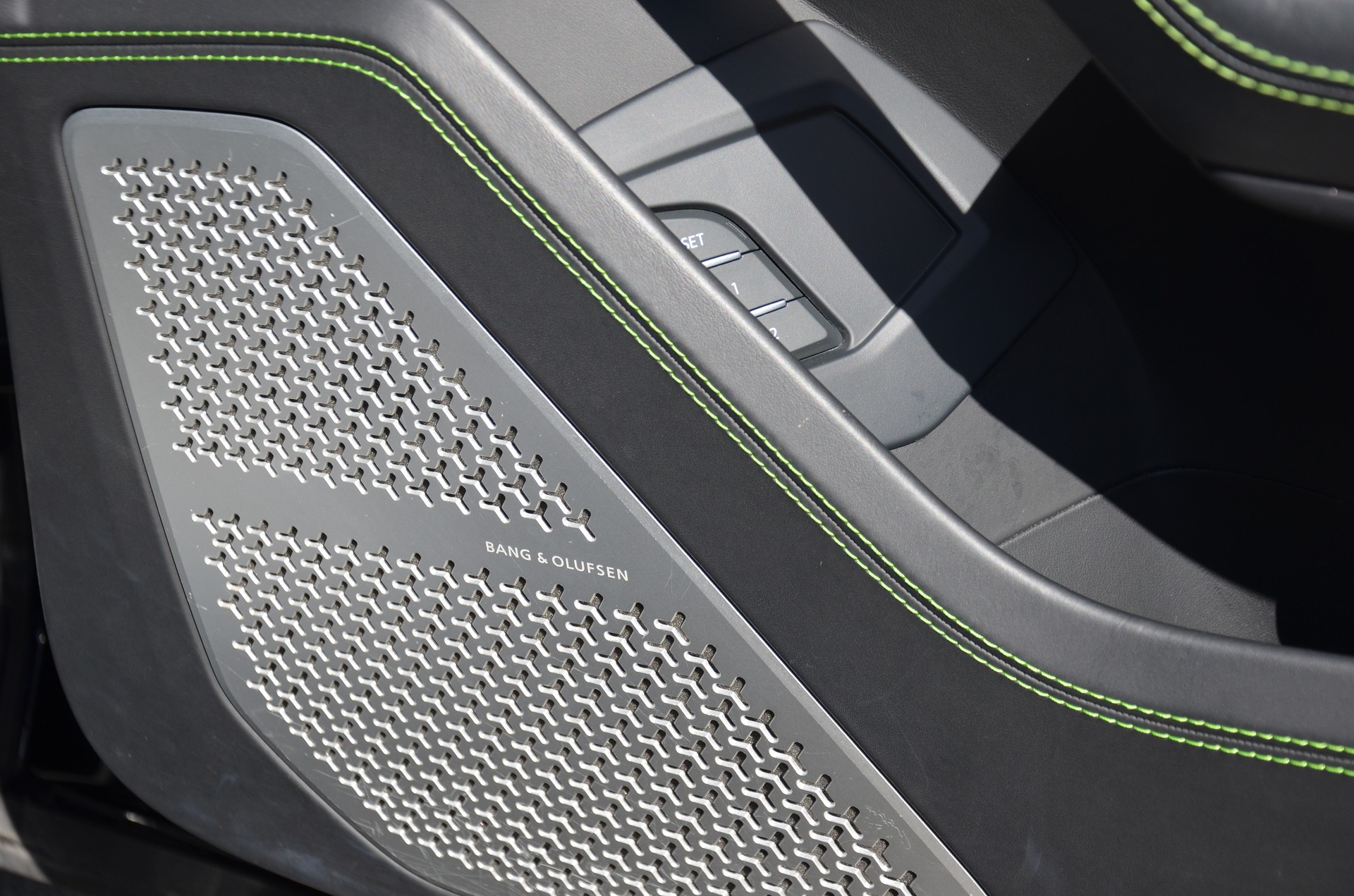 LAMBORGHINI Urus E-Gear-image-18