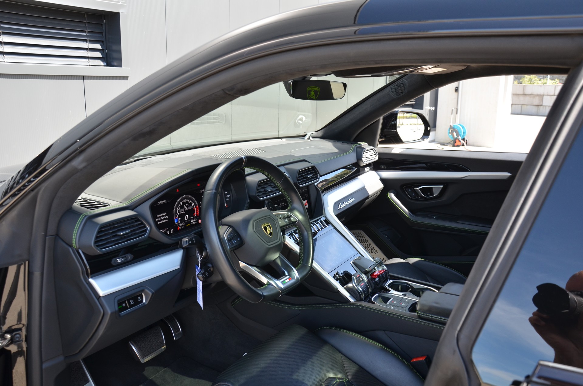LAMBORGHINI Urus E-Gear-image-13