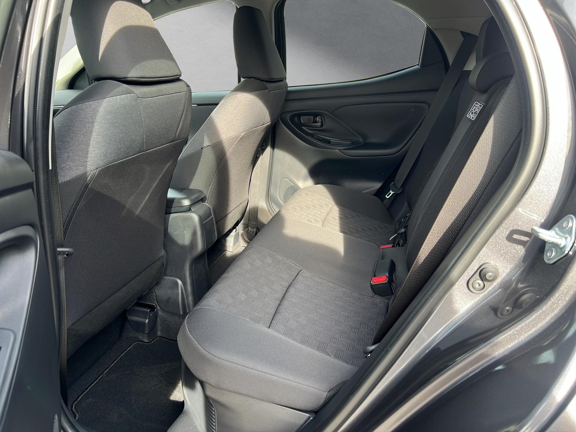 TOYOTA Yaris 1.5 VVT-i HSD Trend-image-8