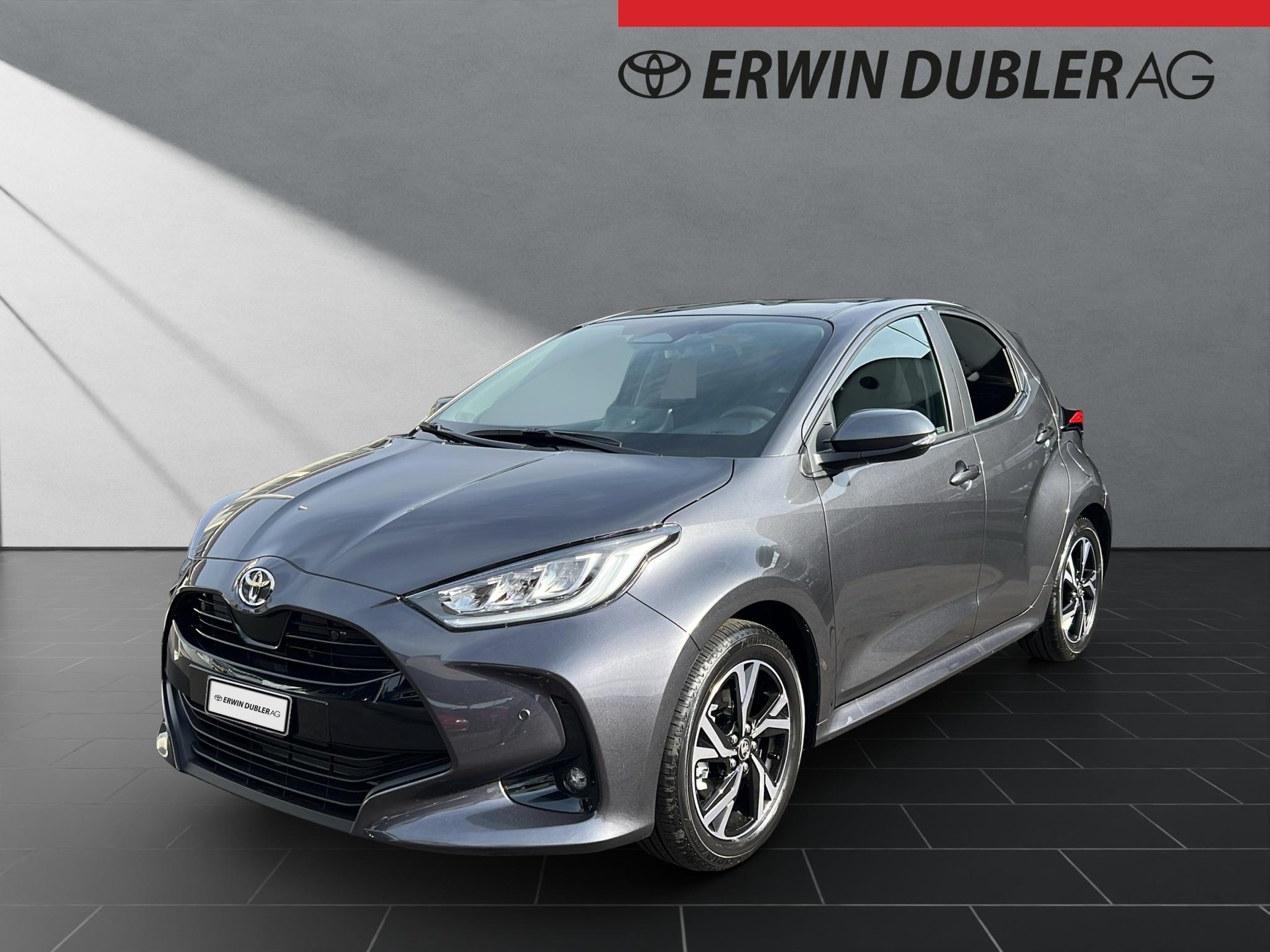 TOYOTA Yaris 1.5 VVT-i HSD Trend-image-0