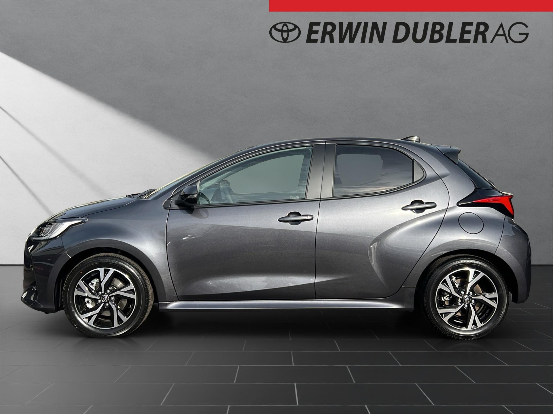 TOYOTA Yaris 1.5 VVT-i HSD Trend-image-1