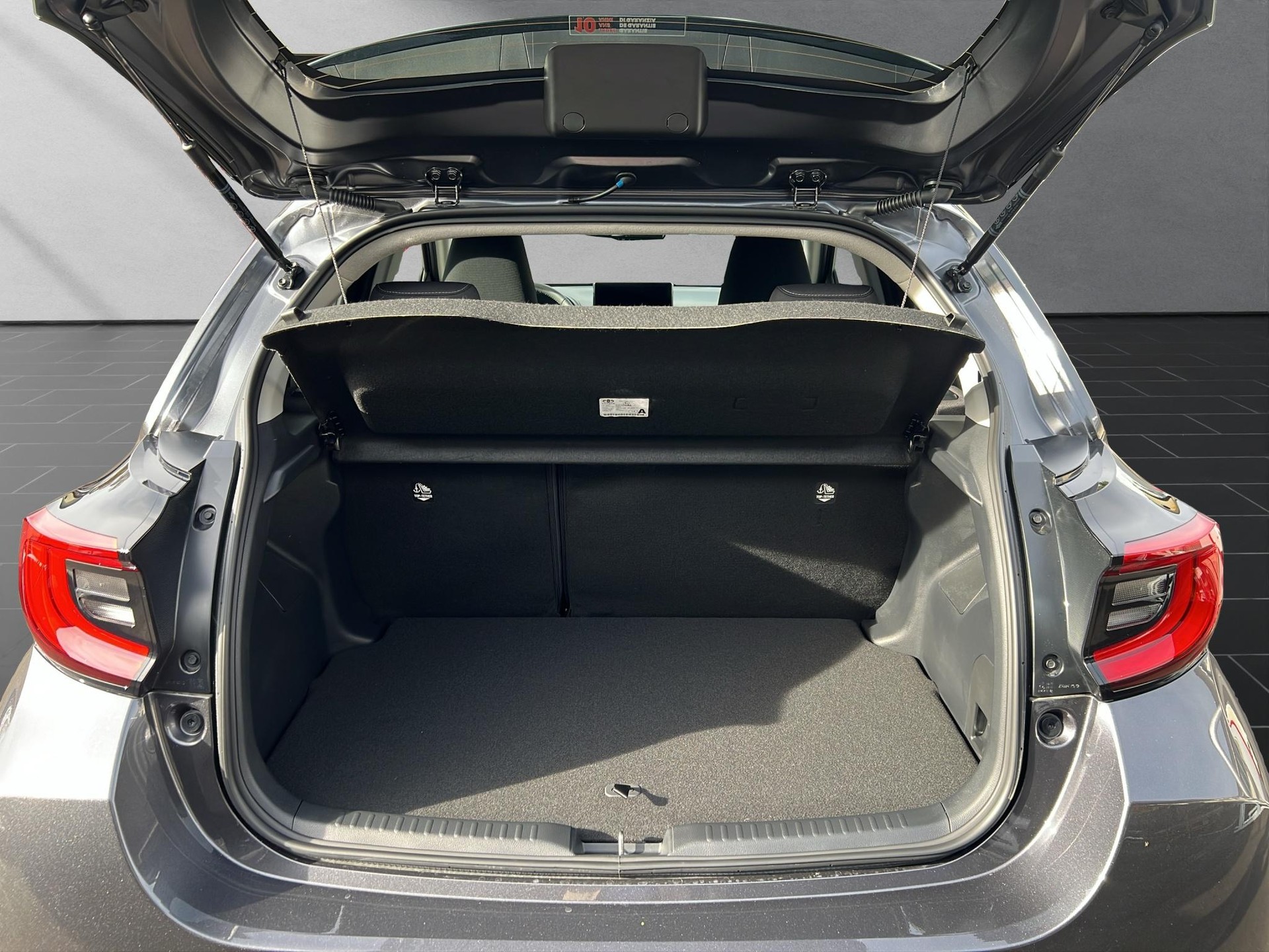 TOYOTA Yaris 1.5 VVT-i HSD Trend-image-9