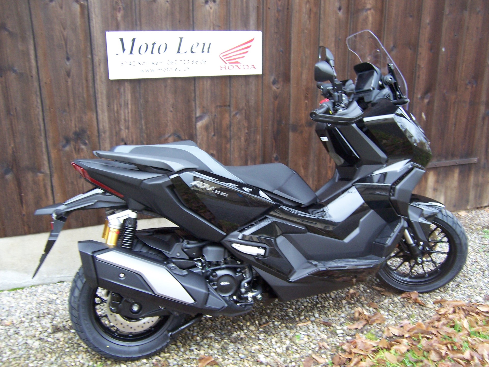 HONDA ADV 350-showroom-element-1