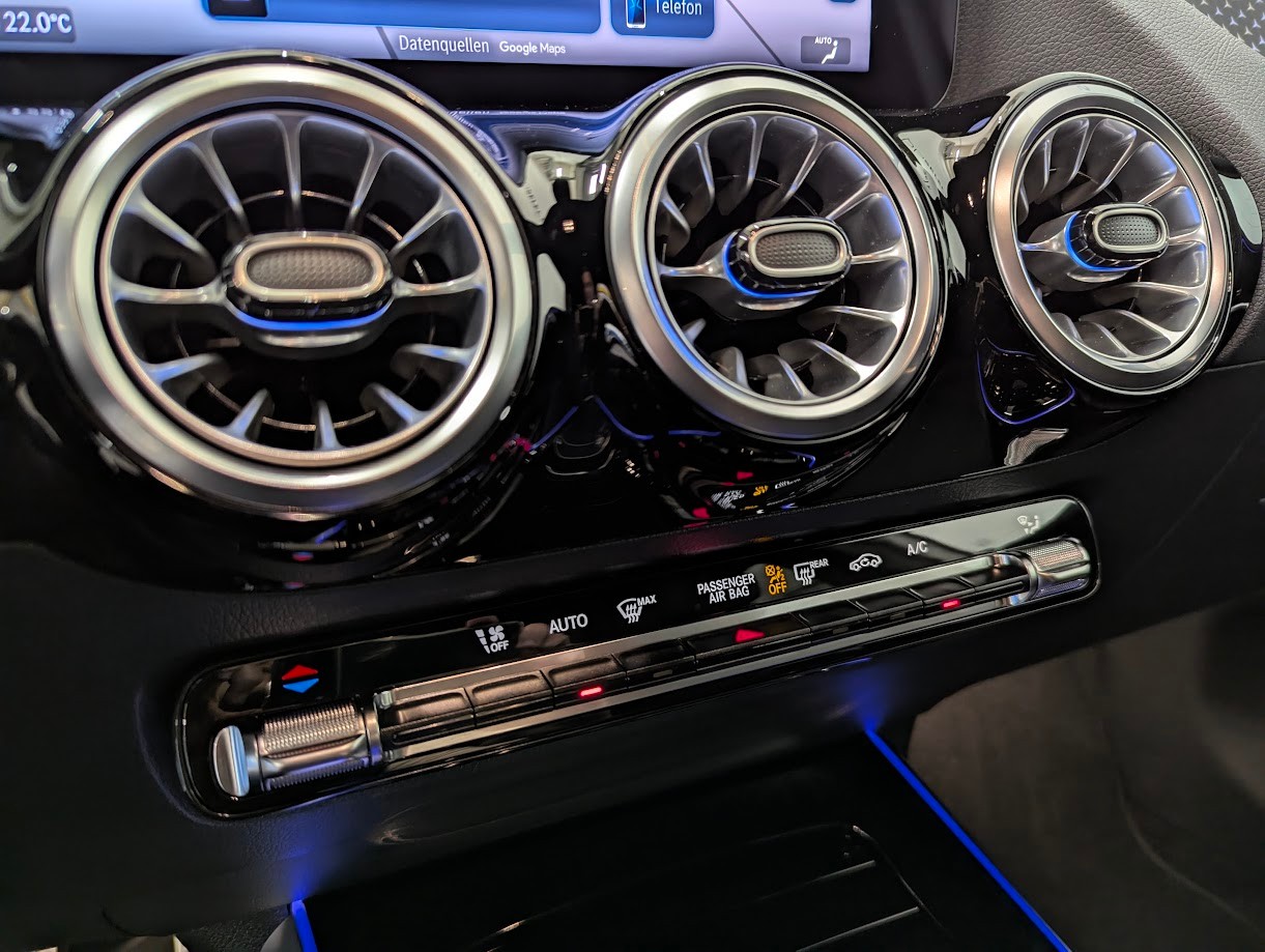 MERCEDES-BENZ GLA 220 d AMG Line 4Matic 8G-DCT*NIGHT-PAKET VOLL-LED NAVI KAMERA ASSISTS SITZ+LENKRADHEIZUNG UVM*-image-24