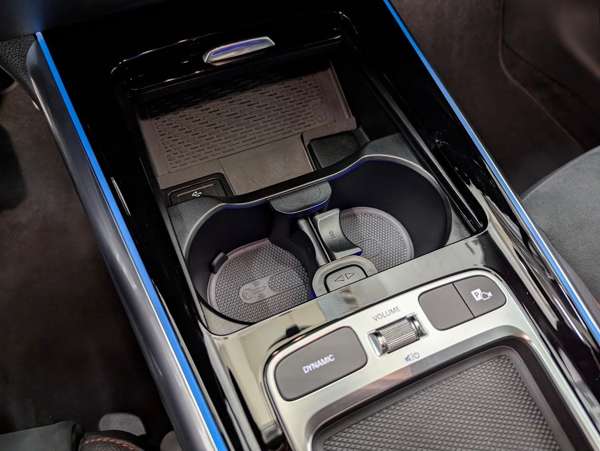MERCEDES-BENZ GLA 220 d AMG Line 4Matic 8G-DCT*NIGHT-PAKET VOLL-LED NAVI KAMERA ASSISTS SITZ+LENKRADHEIZUNG UVM*-image-25
