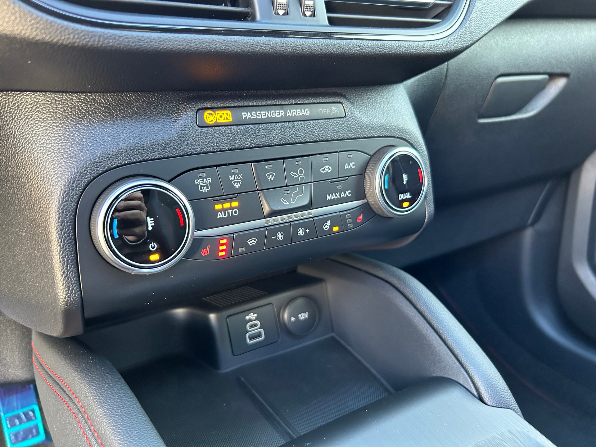 FORD Kuga 2.5 Plug-in Hybrid ST-Line X-image-13