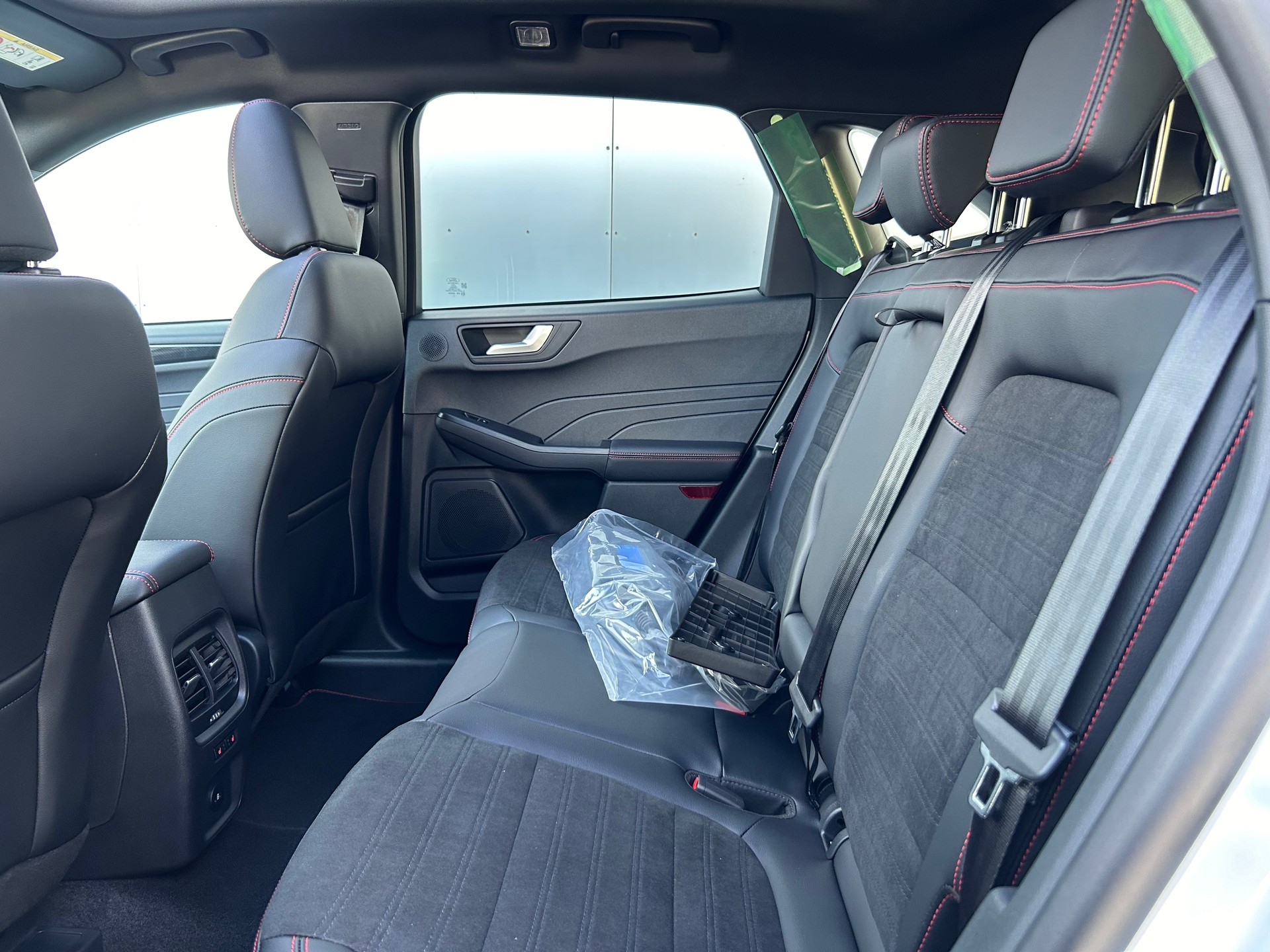 FORD Kuga 2.5 Plug-in Hybrid ST-Line X-image-8